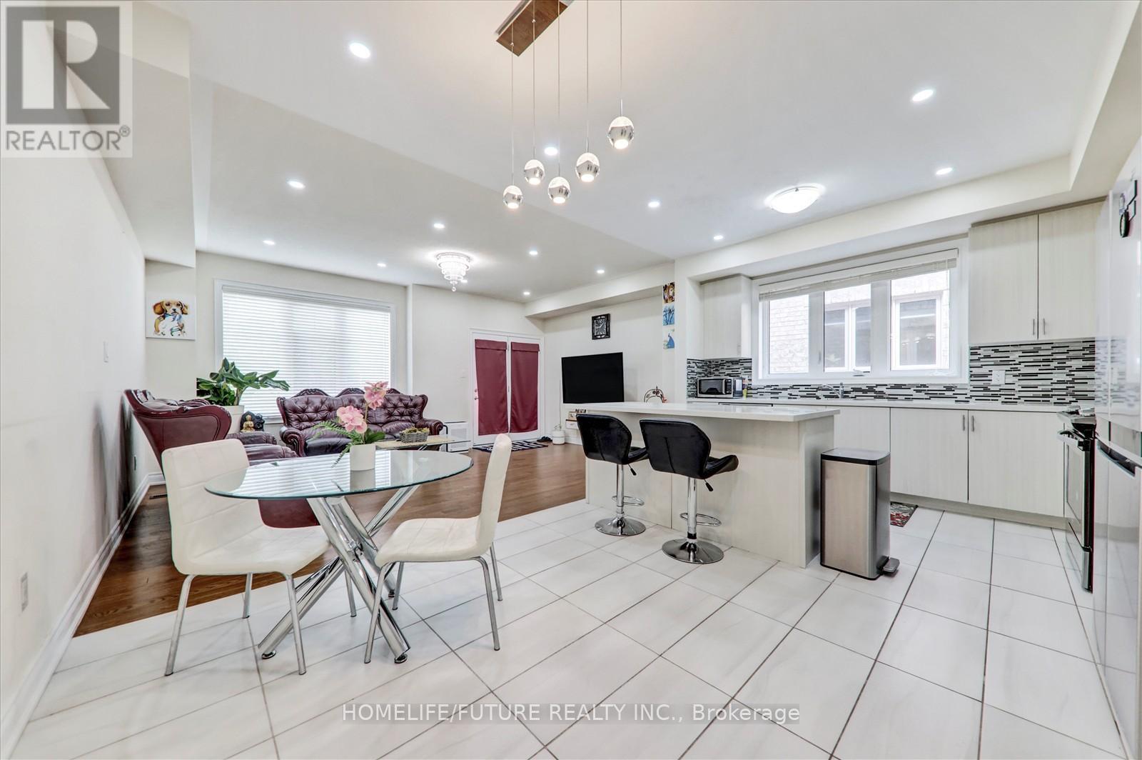 12 Ryler Way, Markham, Ontario  L3S 0E7 - Photo 7 - N12194828
