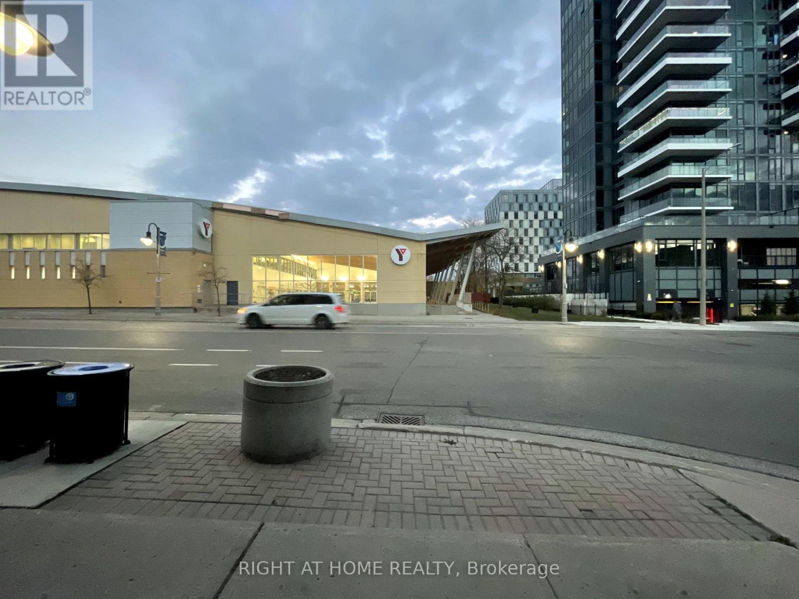 114/115 - 50 Richmond Street E, Oshawa, Ontario  L1G 7C7 - Photo 2 - E10410461