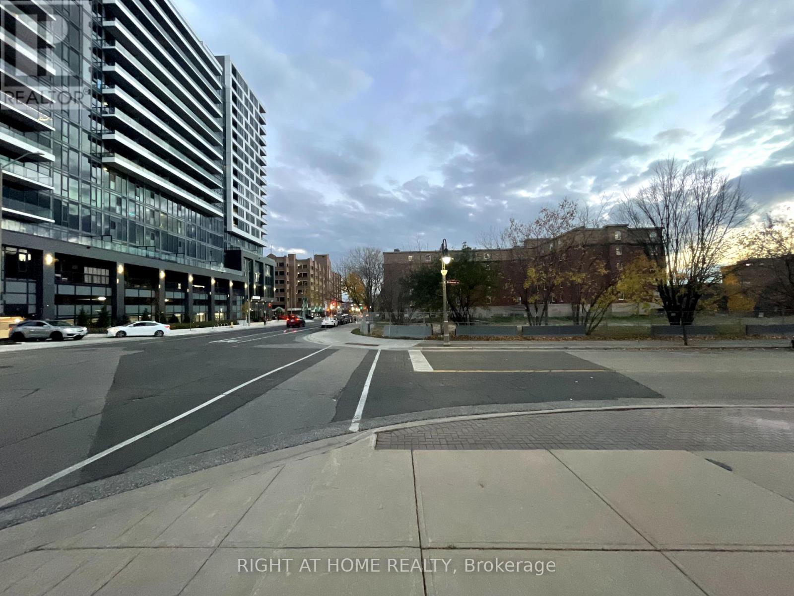 114/115 - 50 Richmond Street E, Oshawa, Ontario  L1G 7C7 - Photo 4 - E10410461