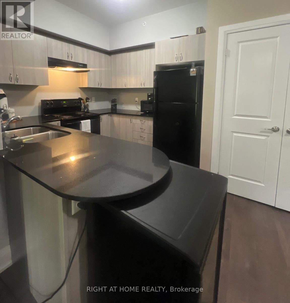 106 - 7 Greenwich Street, Barrie, Ontario  L4N 7R1 - Photo 4 - S12194822