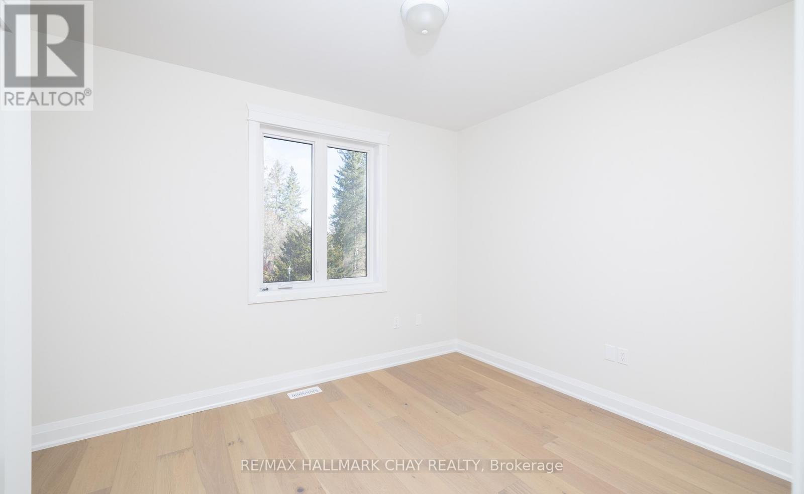 8 Alexander Street, Springwater, Ontario  L3V 3T8 - Photo 21 - S12194827