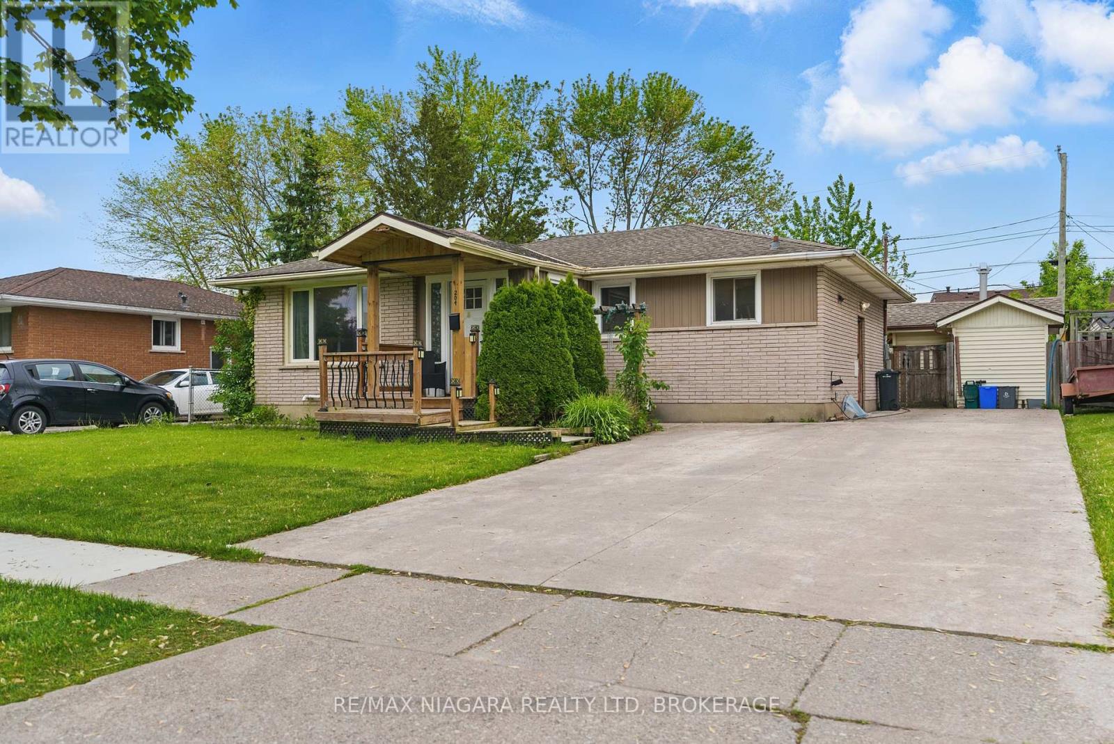 204 Hildred Street, Welland (Lincoln/crowland), Ontario  L3B 1N1 - Photo 5 - X12194930