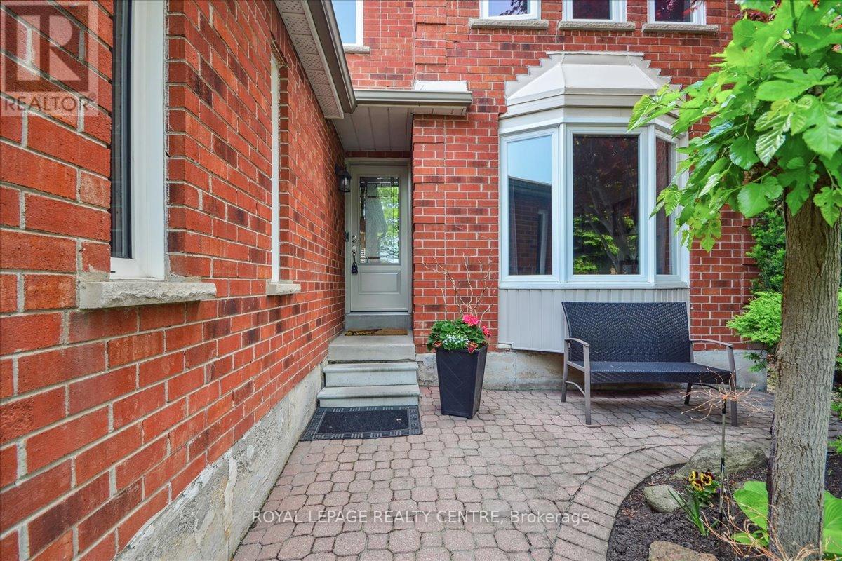 3677 Colonial Drive, Mississauga, Ontario  L5L 4P2 - Photo 5 - W12159590