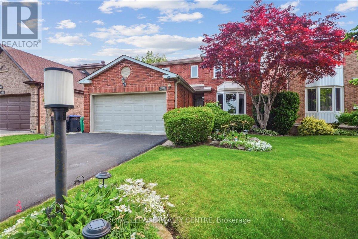3677 Colonial Drive, Mississauga, Ontario  L5L 4P2 - Photo 4 - W12159590