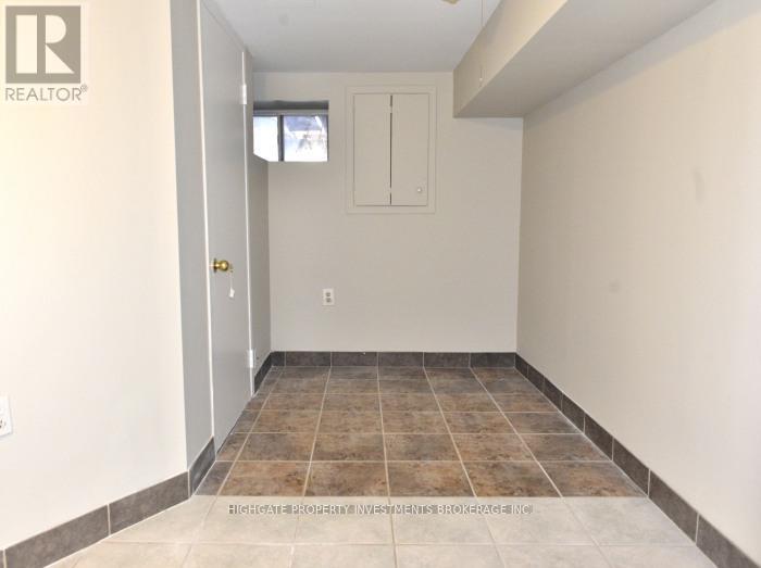 Bsmt - 19 Avondale Boulevard, Brampton, Ontario  L6T 1H1 - Photo 11 - W12194860