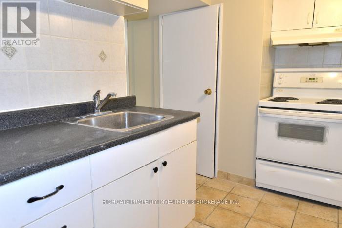 Bsmt - 19 Avondale Boulevard, Brampton, Ontario  L6T 1H1 - Photo 2 - W12194860
