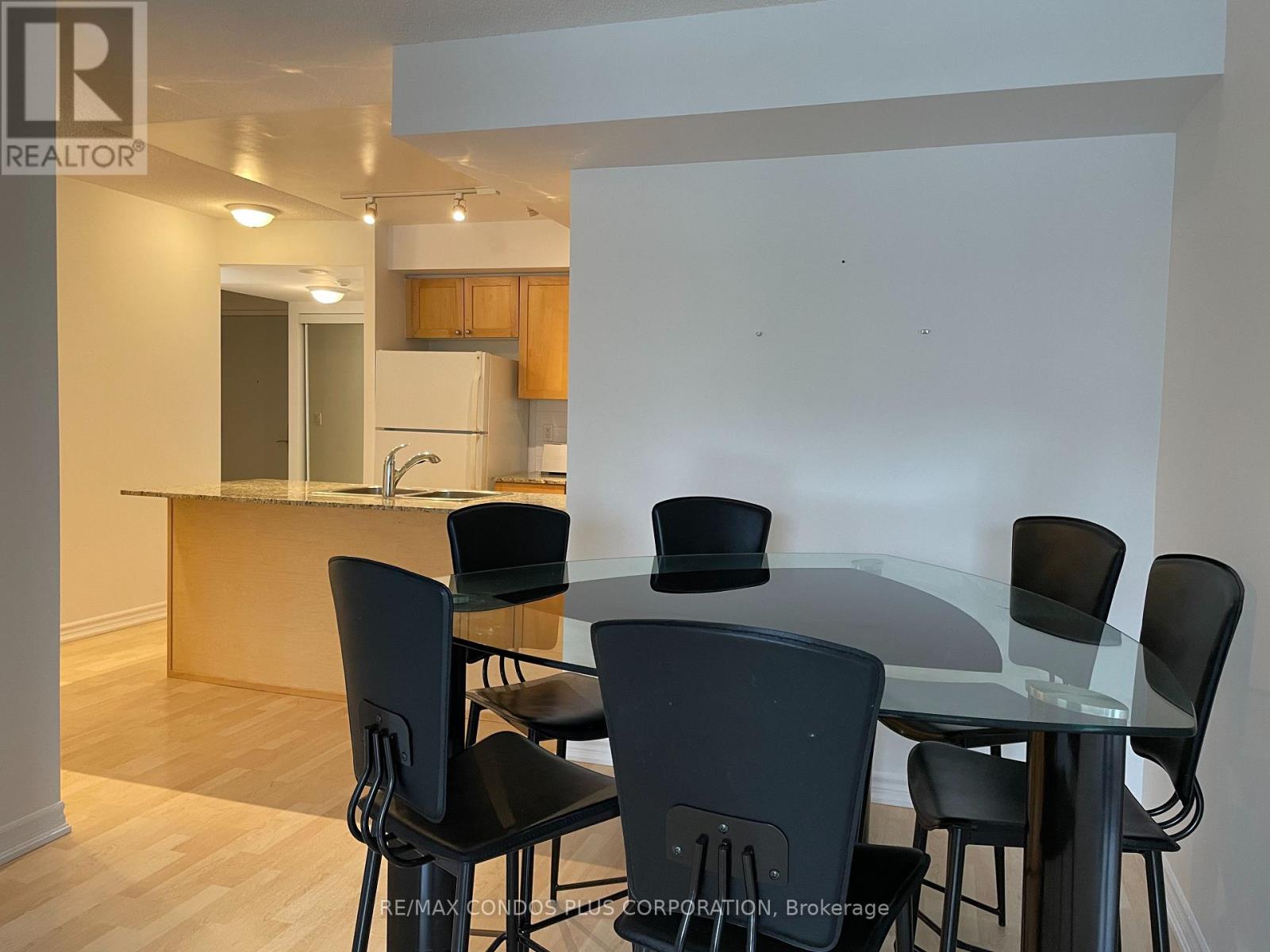 1402 - 761 Bay Street, Toronto, Ontario  M5G 2R2 - Photo 10 - C12117433
