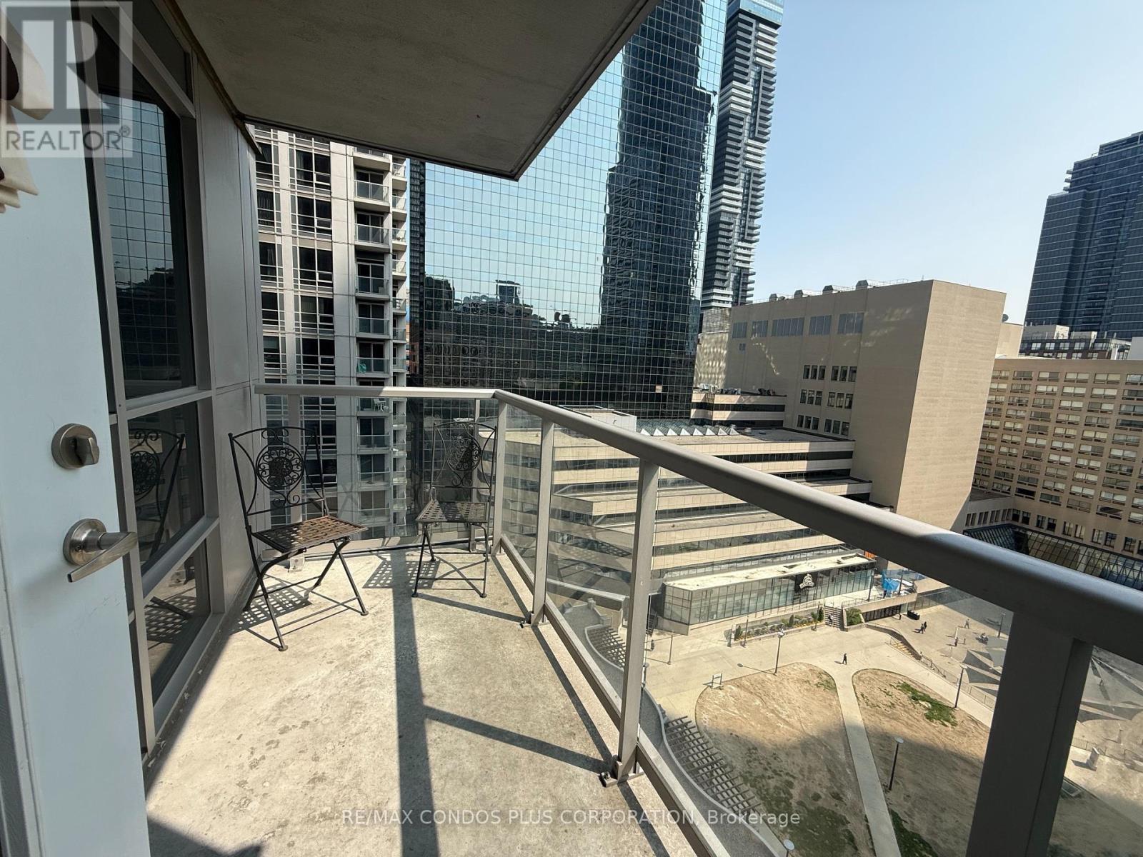 1402 - 761 Bay Street, Toronto, Ontario  M5G 2R2 - Photo 25 - C12117433