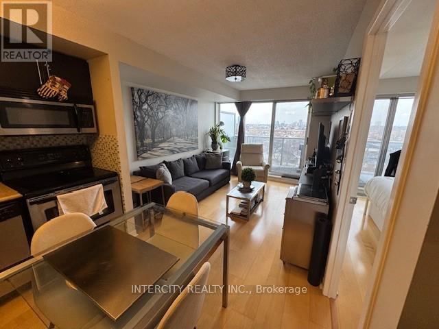 712 - 1050 The Queensway Avenue, Toronto, Ontario  M8Z 0A8 - Photo 10 - W12023031