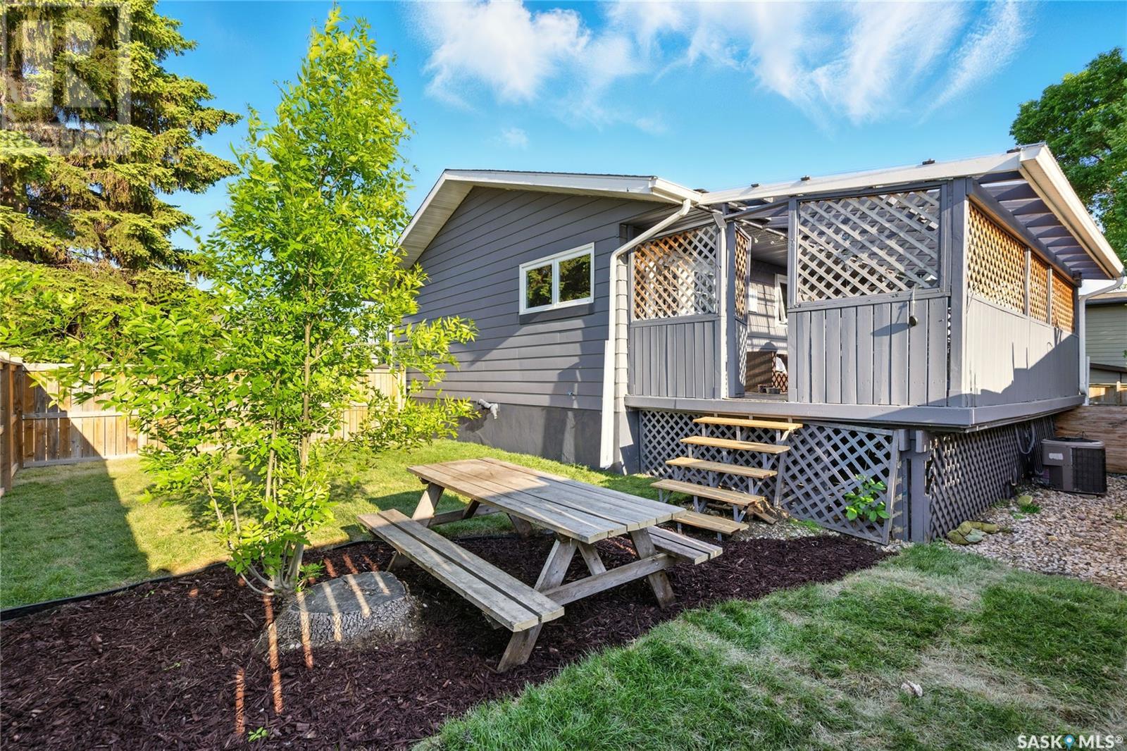 Property at 207 Dore CRESCENT image 4