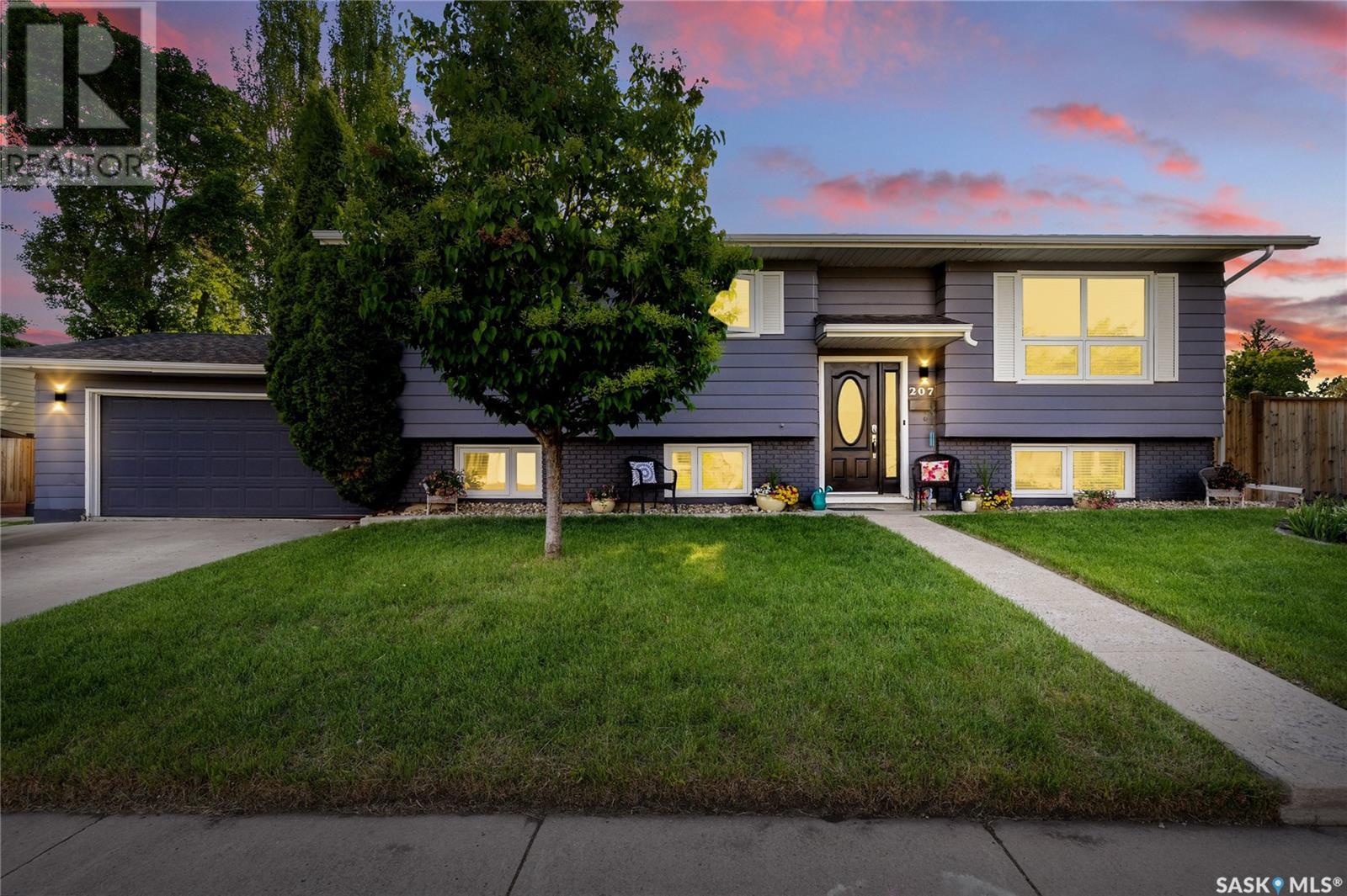 Property at 207 Dore CRESCENT image 1