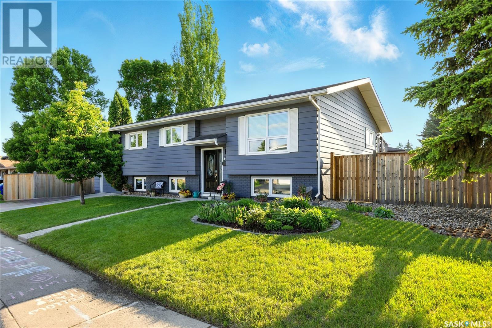 Property at 207 Dore CRESCENT image 3