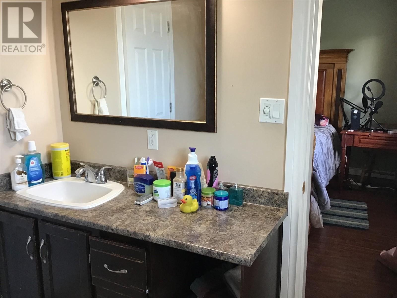 Property at 645 Courtenay Crescent image 4
