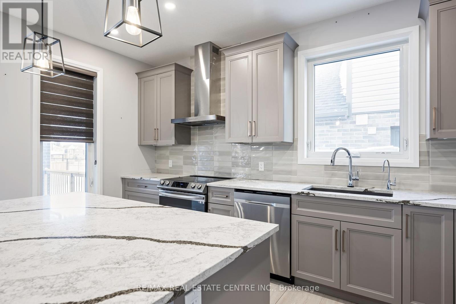 3 Grundy Crescent, East Luther Grand Valley, Ontario  L9W 7S7 - Photo 8 - X12068164