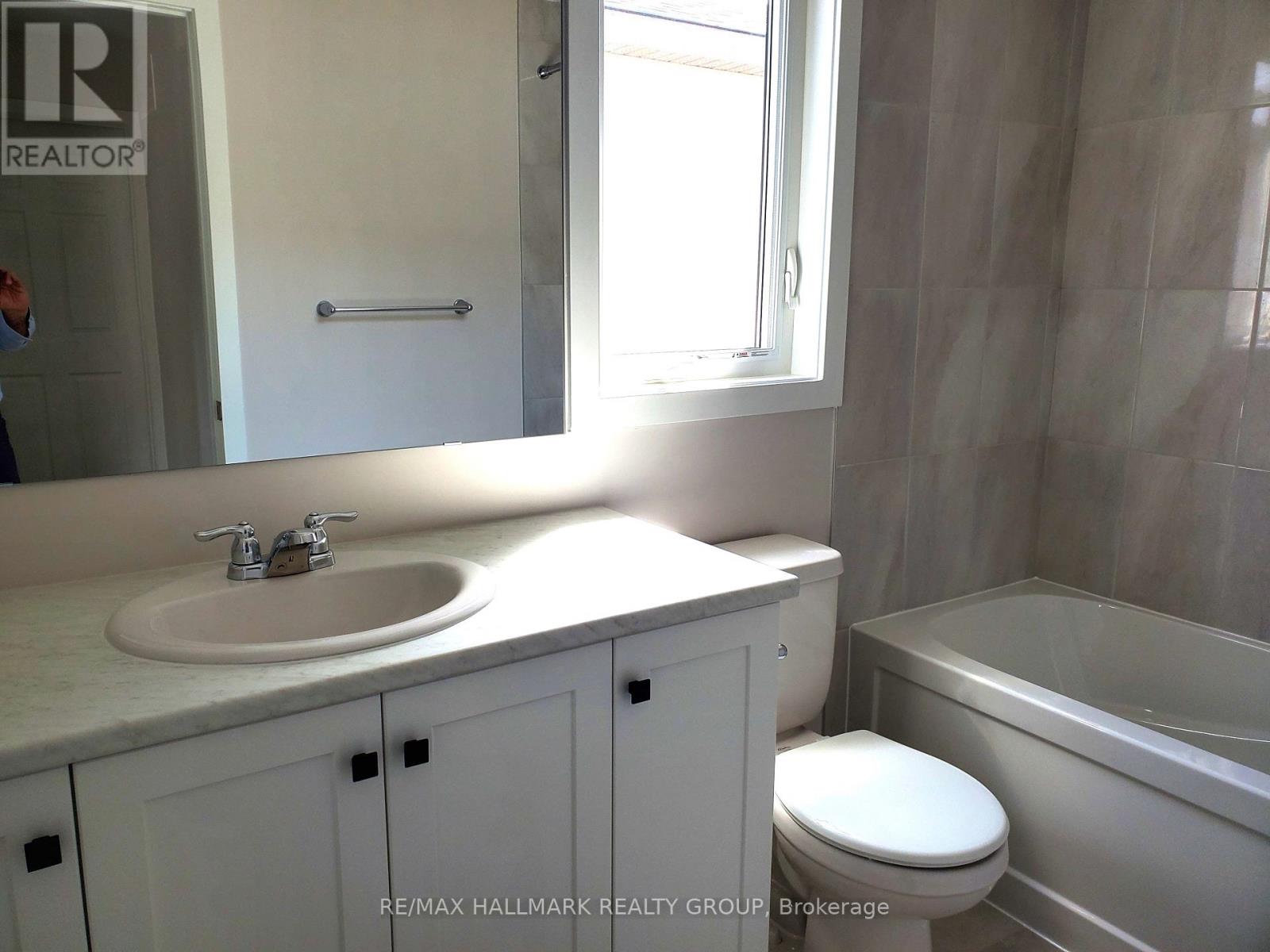 610 Fenwick Way, Ottawa, Ontario  K2J 7E5 - Photo 14 - X12195058