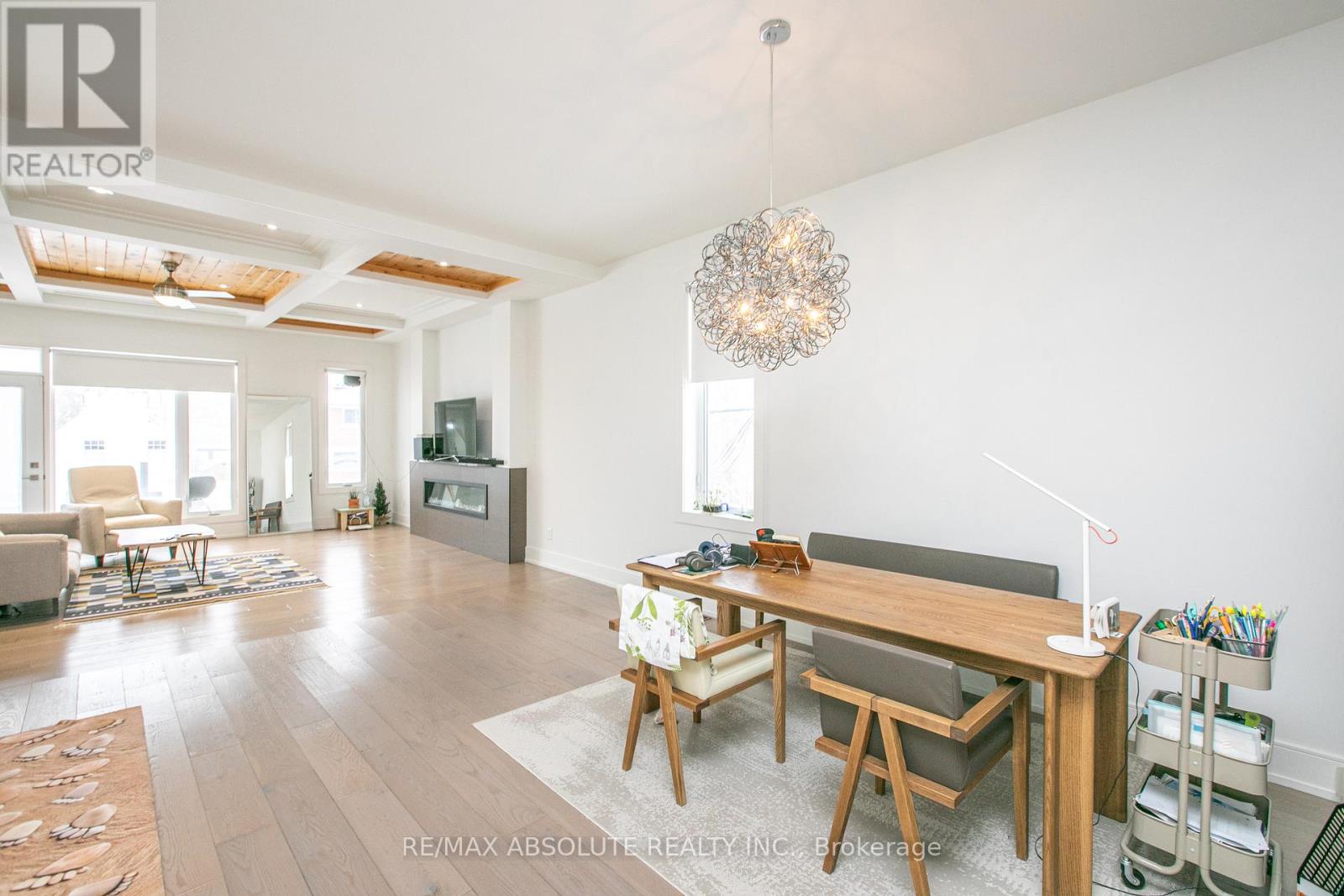 1 - 246 Westhaven Crescent, Ottawa, Ontario  K1Z 7G3 - Photo 3 - X12195104