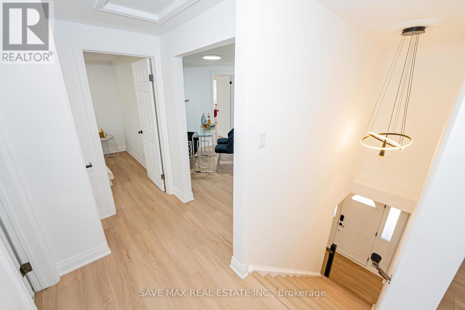 281 Parkmount Drive, Waterloo, Ontario  N2L 5R4 - Photo 21 - X12194835