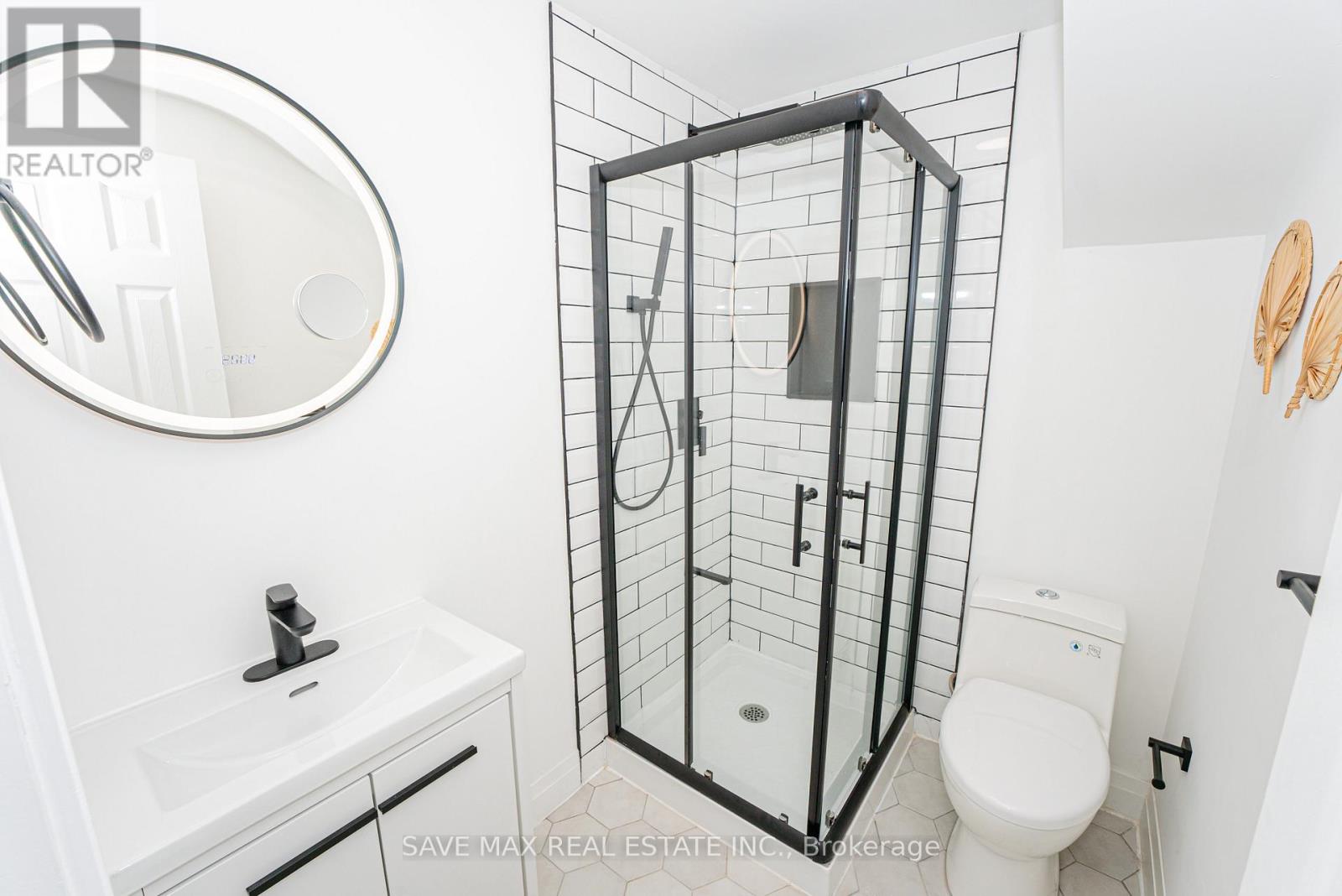281 Parkmount Drive, Waterloo, Ontario  N2L 5R4 - Photo 25 - X12194835