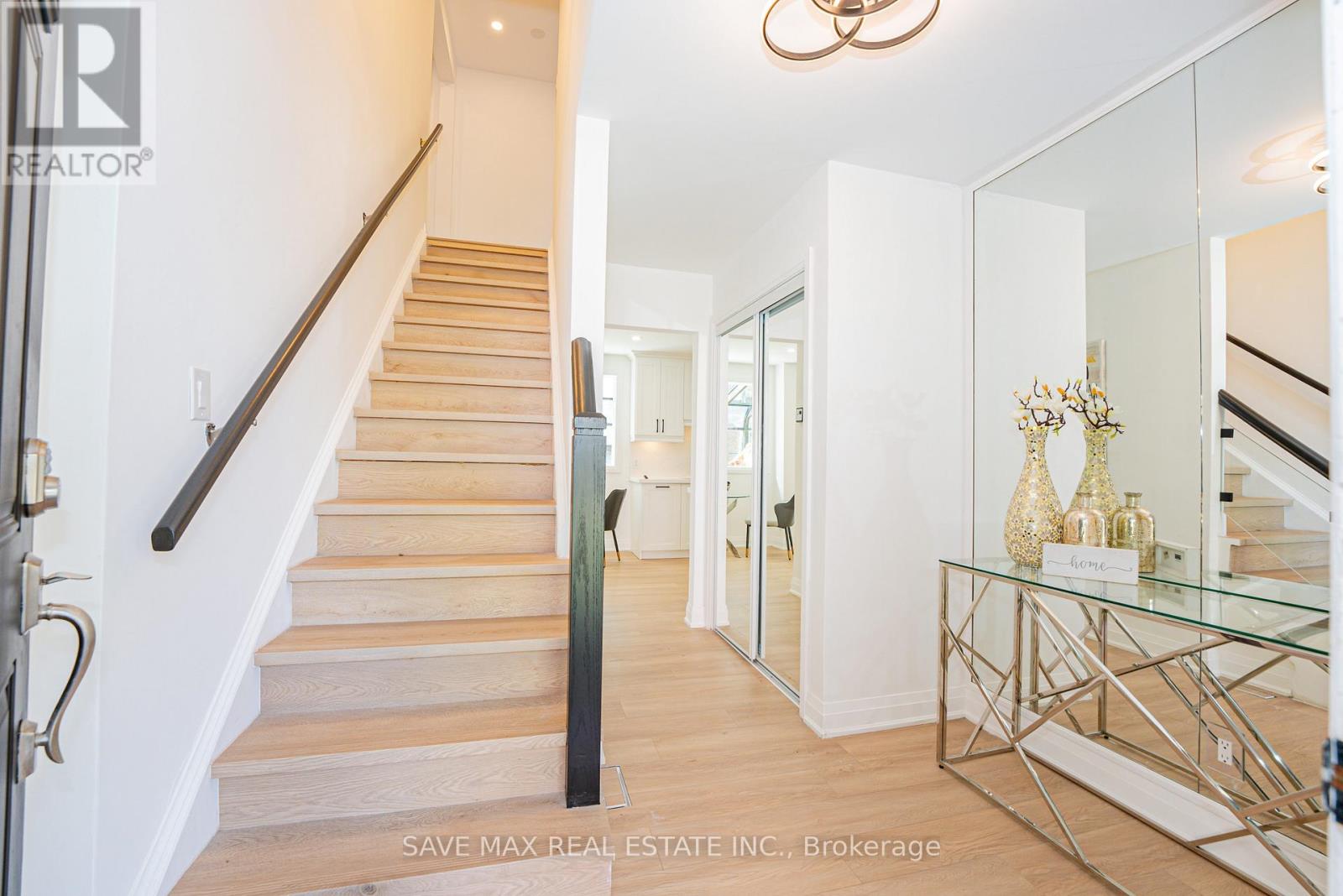 Property at 281 PARKMOUNT DRIVE image 3