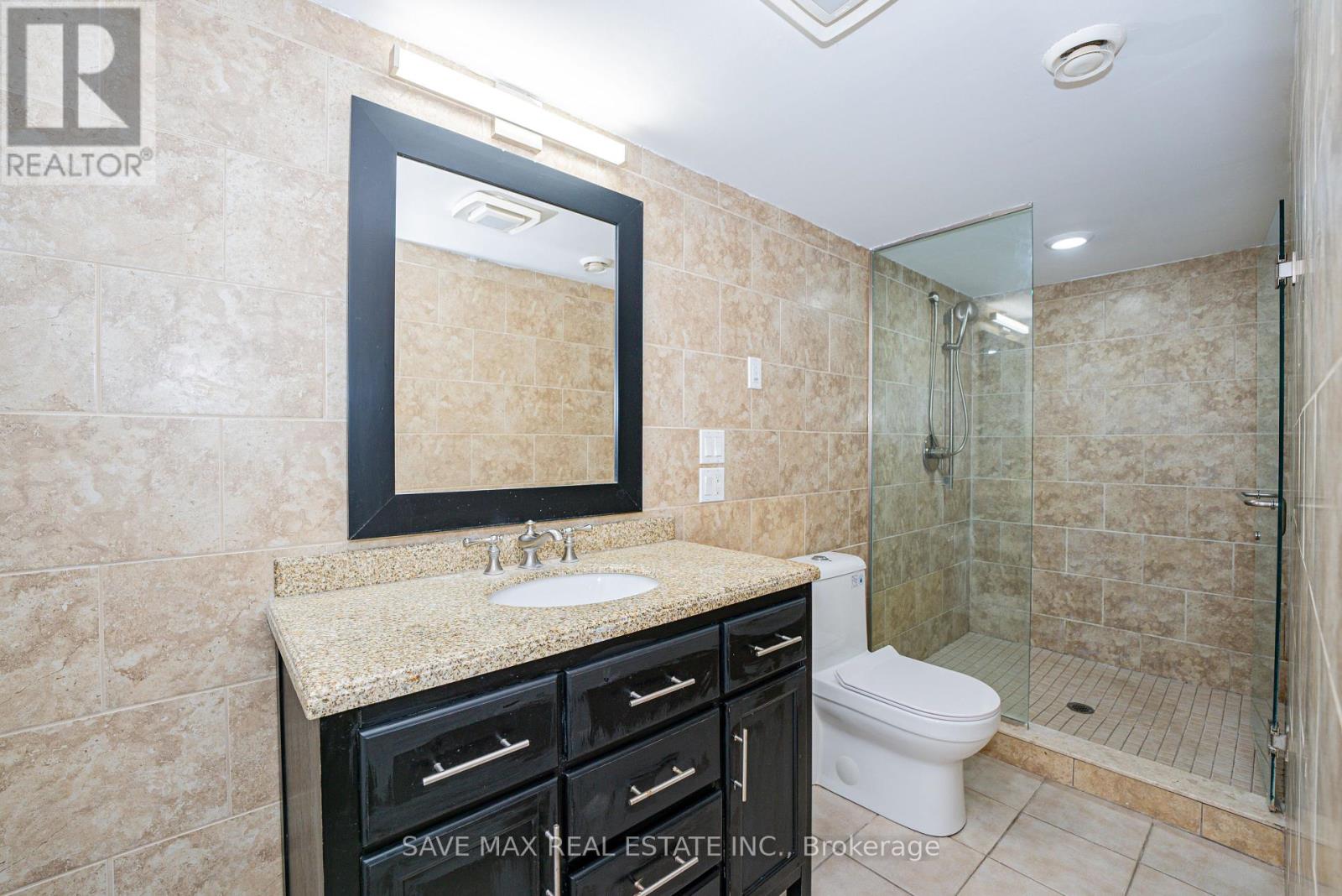 281 Parkmount Drive, Waterloo, Ontario  N2L 5R4 - Photo 39 - X12194835