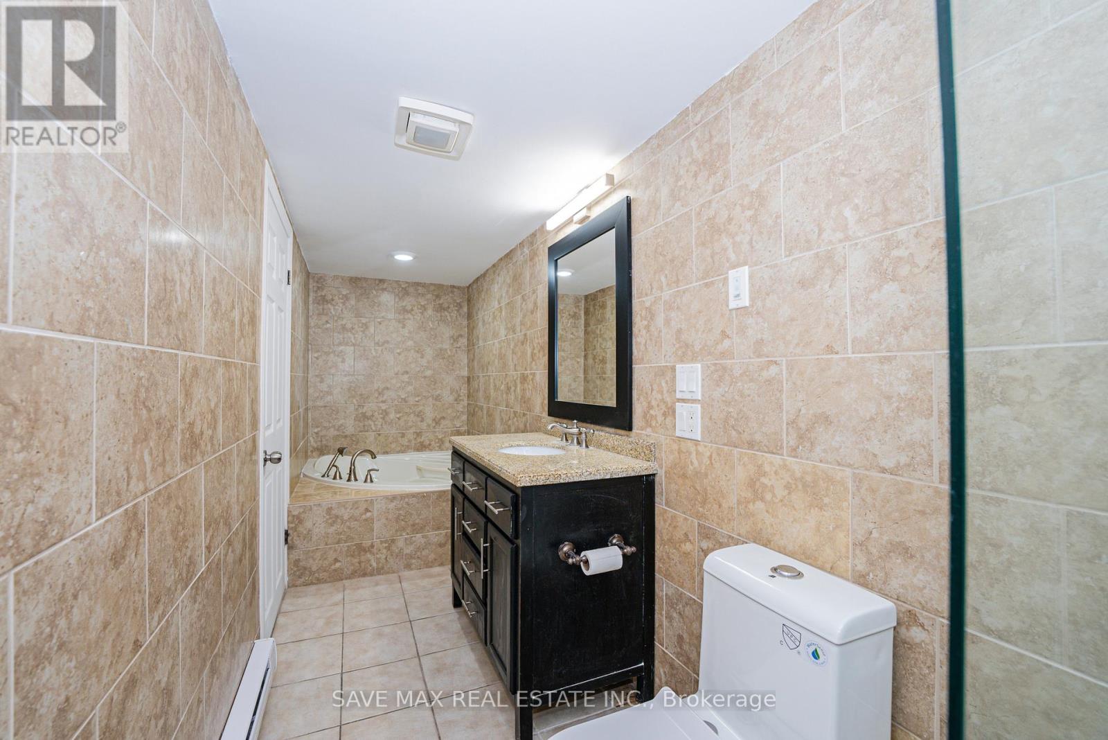 281 Parkmount Drive, Waterloo, Ontario  N2L 5R4 - Photo 40 - X12194835