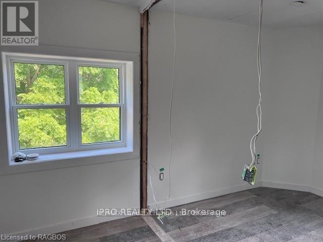 932 Queen Street W, Kincardine, Ontario  N2Z 2Y2 - Photo 24 - X12194903