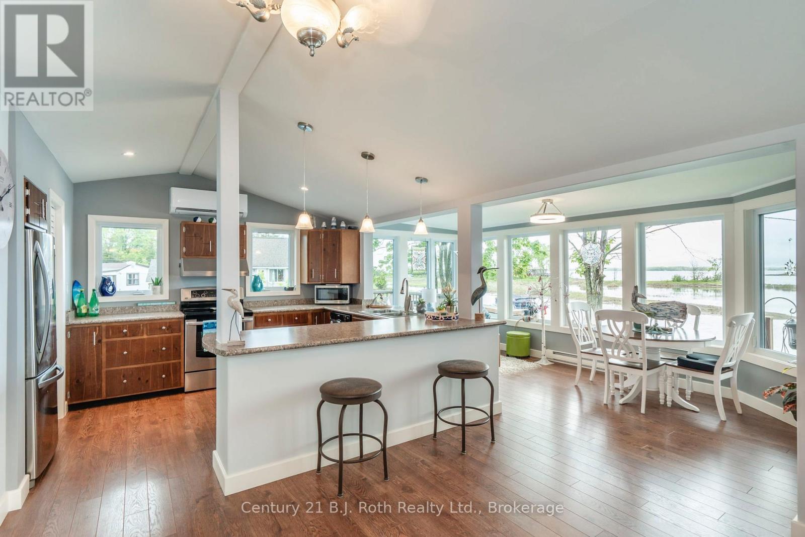 24 Wilcox Road, Tay, Ontario  L0K 2C0 - Photo 10 - S12194926