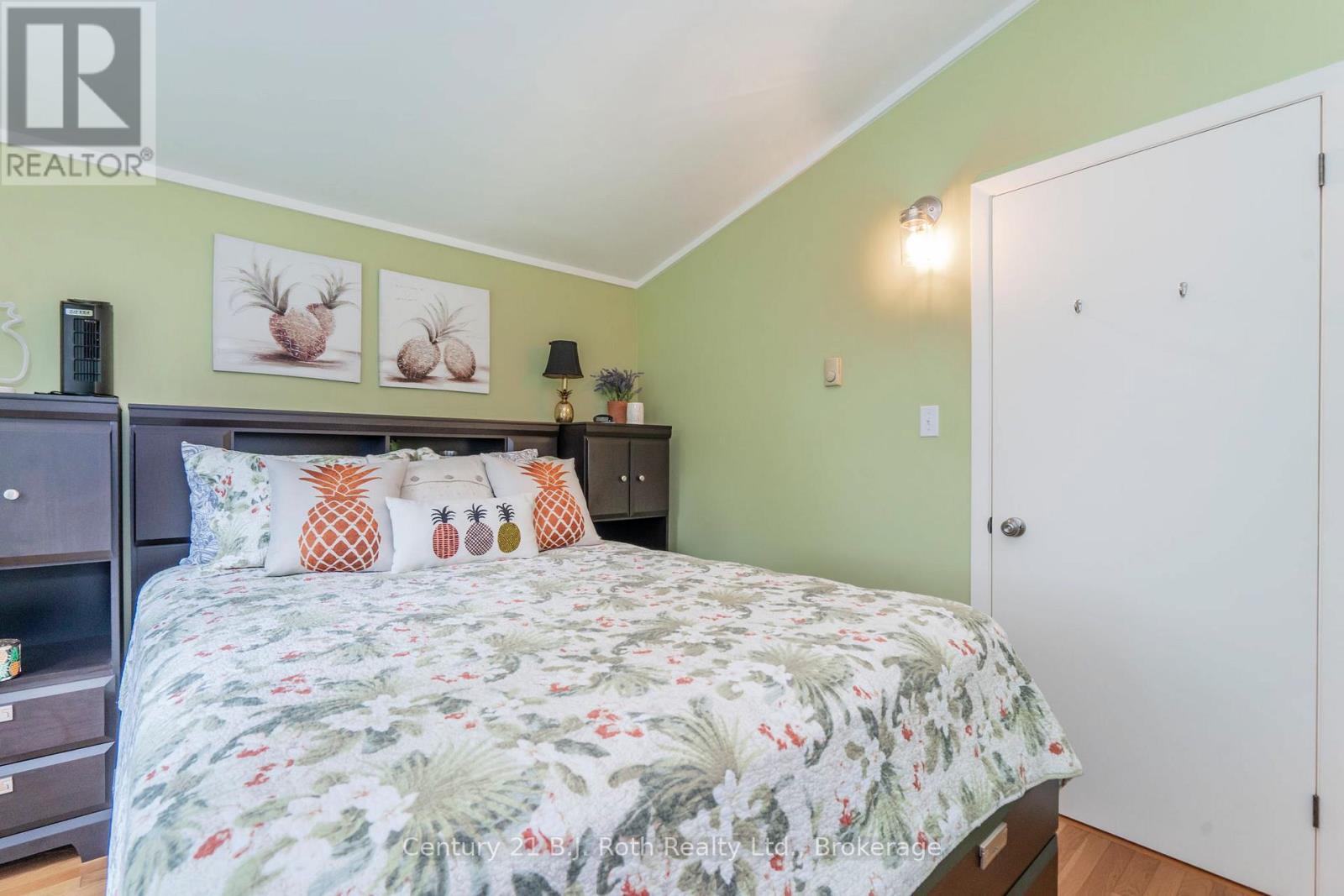 24 Wilcox Road, Tay, Ontario  L0K 2C0 - Photo 21 - S12194926
