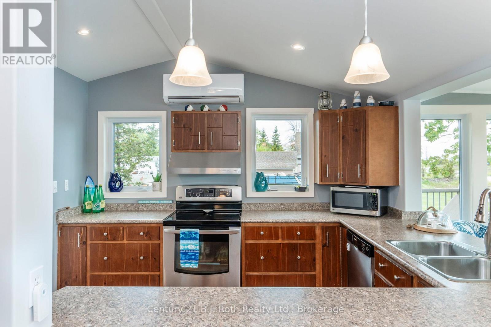 24 Wilcox Road, Tay, Ontario  L0K 2C0 - Photo 6 - S12194926