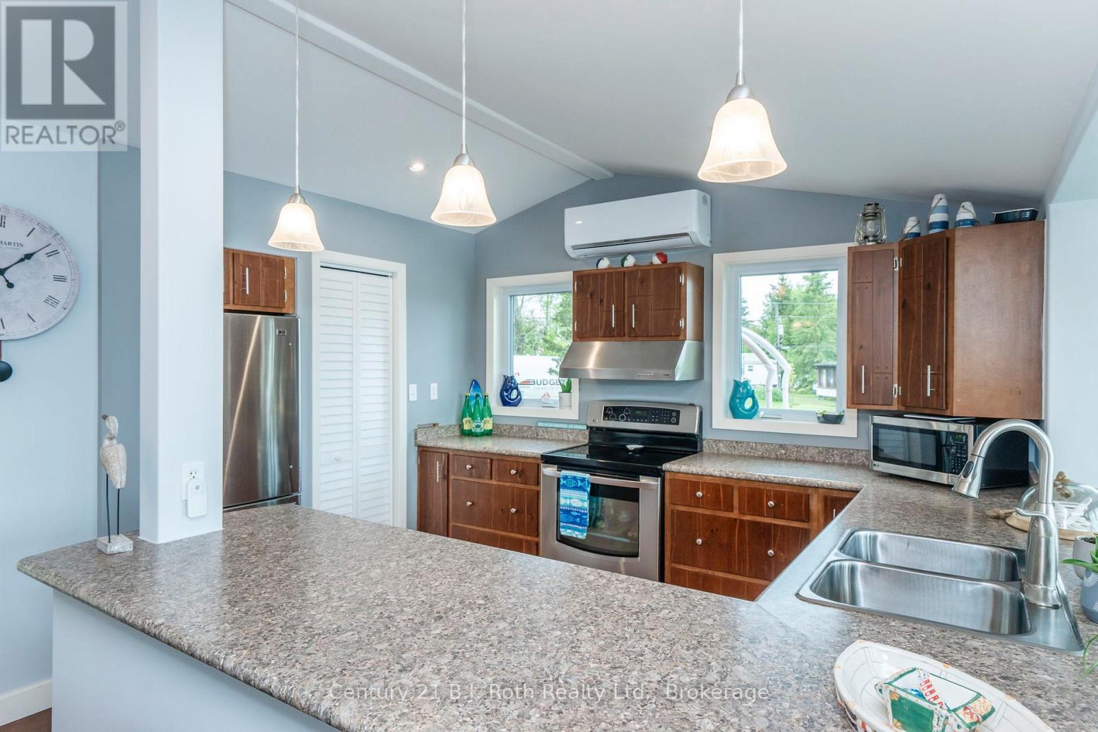 24 Wilcox Road, Tay, Ontario  L0K 2C0 - Photo 8 - S12194926