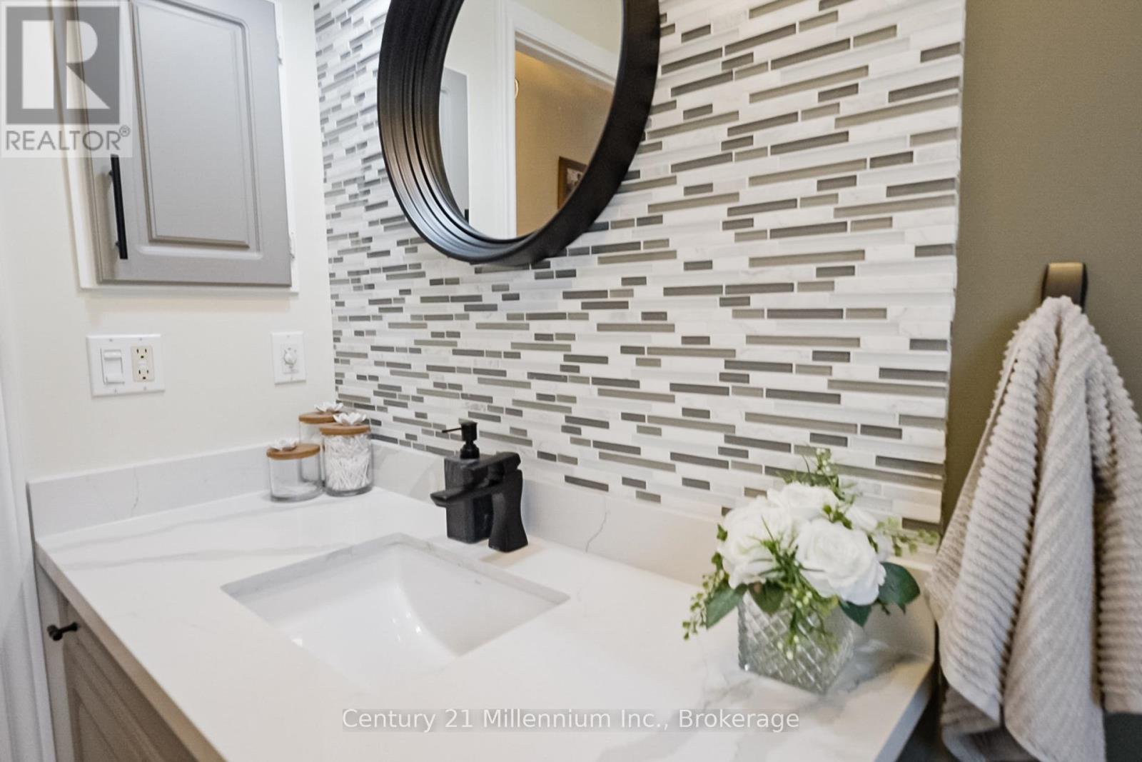61 Pennsylvania Avenue S, Wasaga Beach, Ontario  L9Z 3A8 - Photo 23 - S12194991