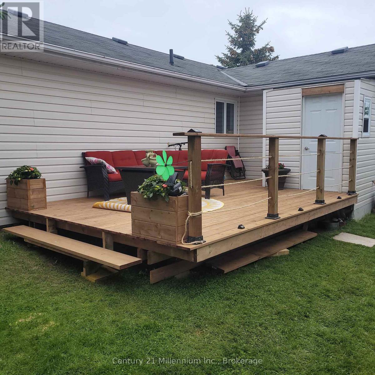 61 Pennsylvania Avenue S, Wasaga Beach, Ontario  L9Z 3A8 - Photo 27 - S12194991
