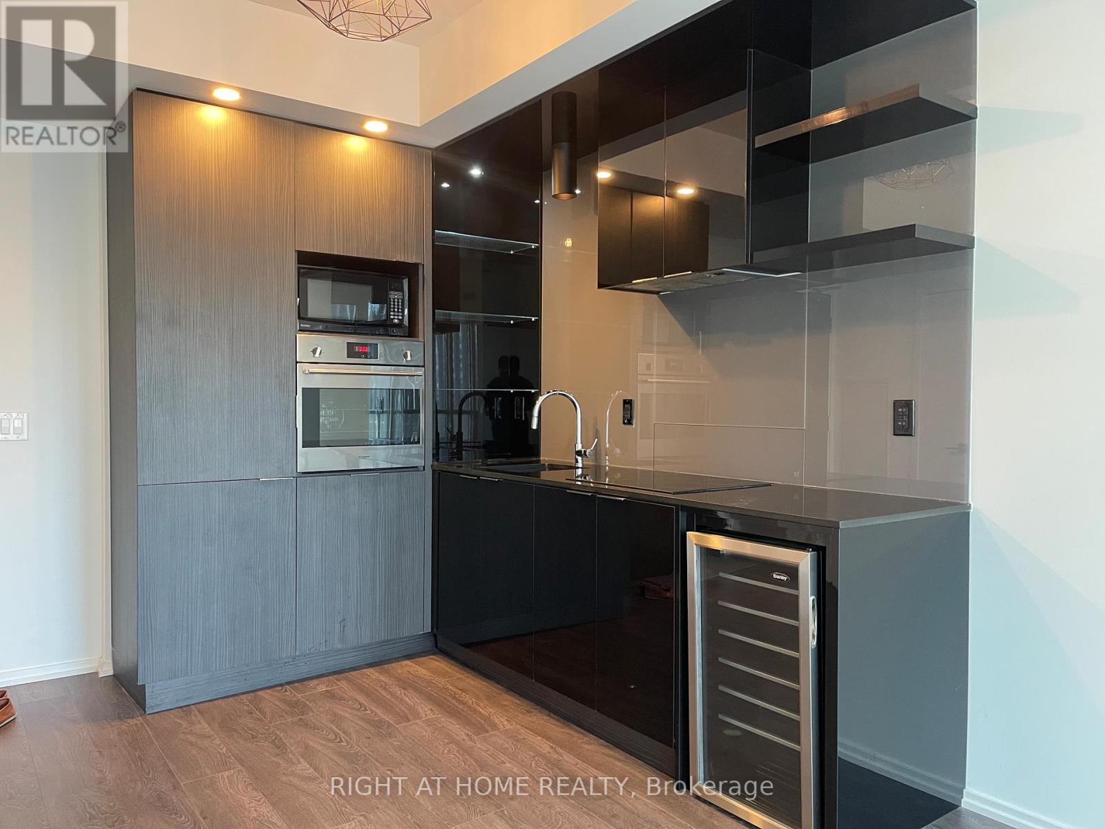 4010 - 70 Temperance Street, Toronto, Ontario  M5H 0B1 - Photo 3 - C12116889