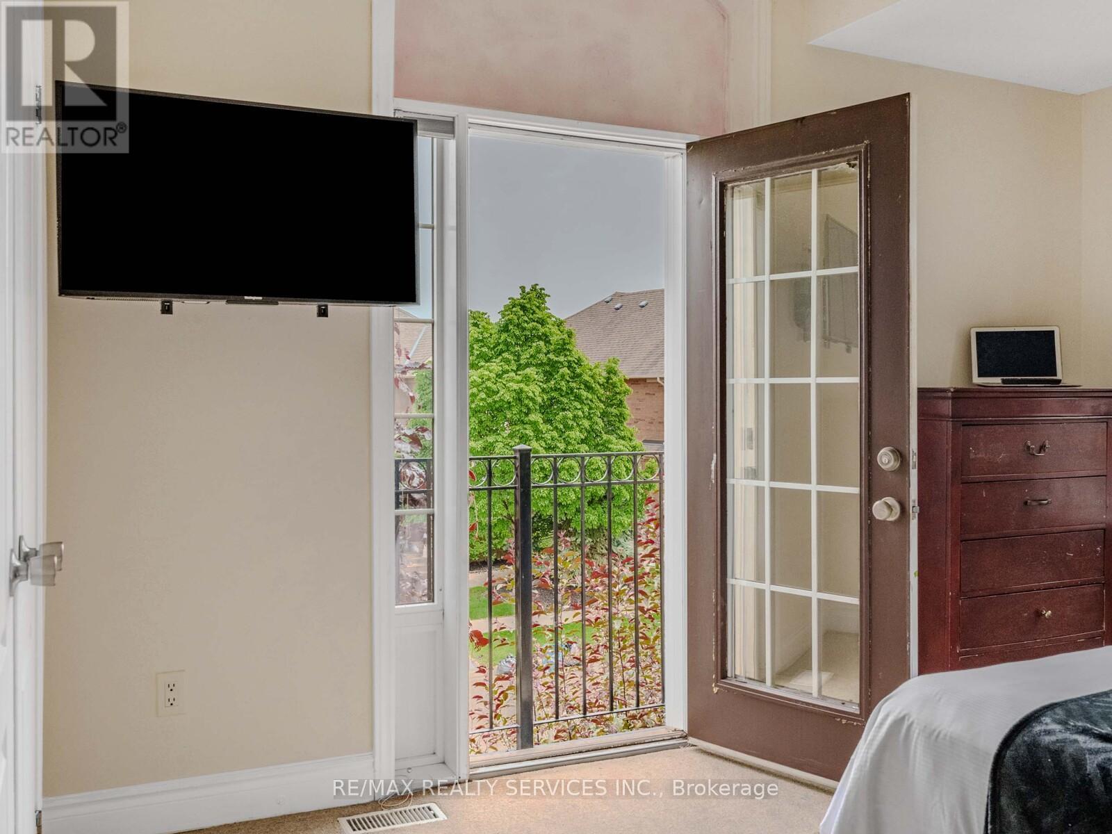 242 Milkweed Way, Oakville, Ontario  L6L 0A6 - Photo 22 - W12173660