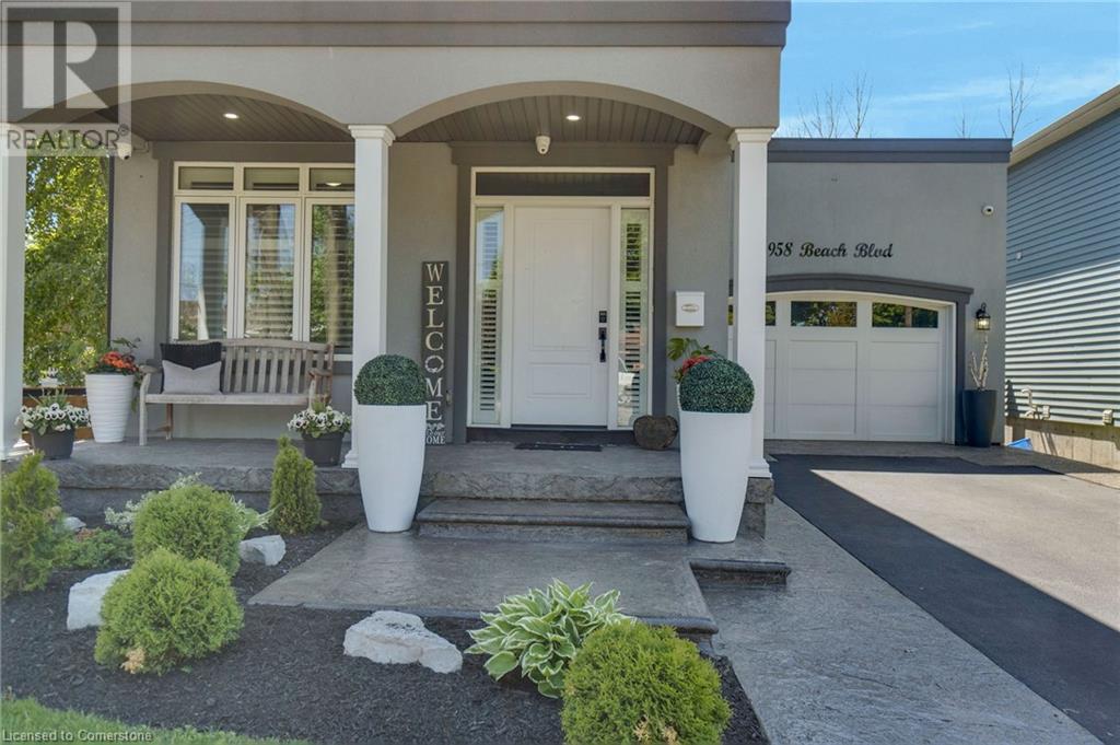 958 Beach Boulevard, Hamilton, Ontario  L8H 6Z4 - Photo 3 - 40737352
