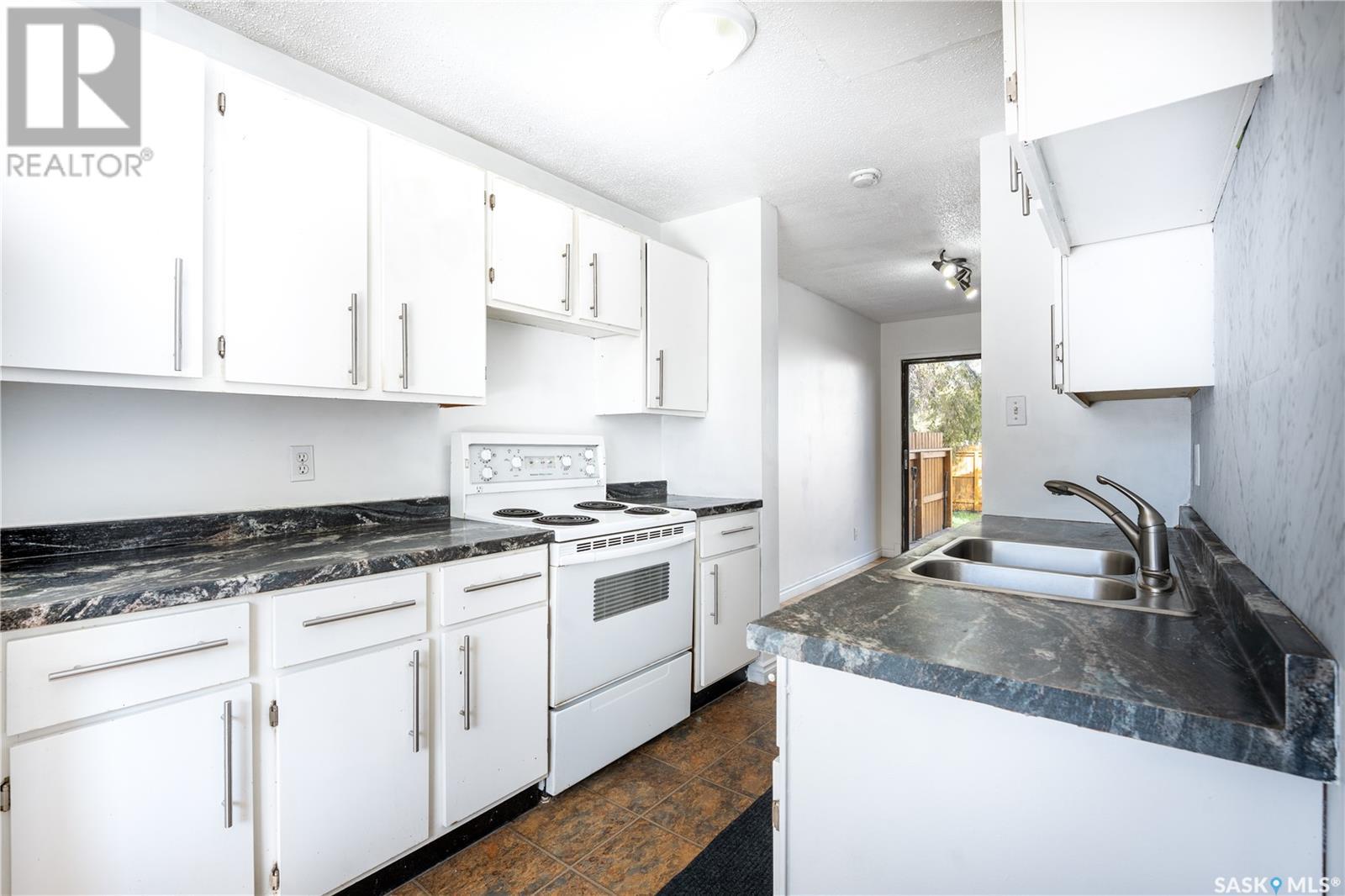 46 330 Haight Crescent, Saskatoon, Saskatchewan  S7H 4V9 - Photo 5 - SK008179