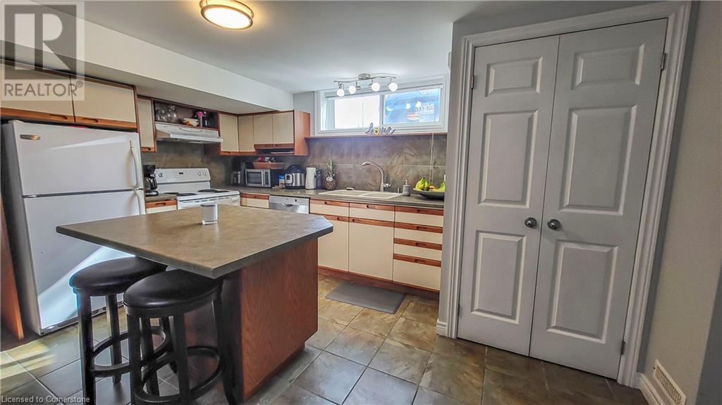 326 Victoria Street S Unit# B, Kitchener, Ontario  N2M 3A3 - Photo 3 - 40737086