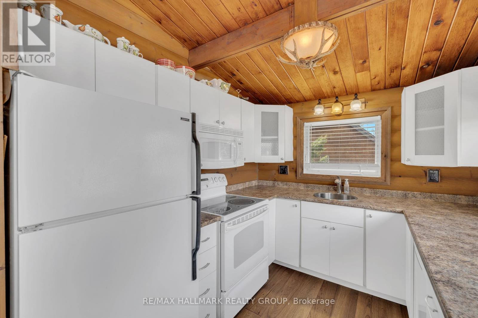 92 Kerry Point Road, Leeds And The Thousand Islands, Ontario  K0E 1L0 - Photo 18 - X12074486