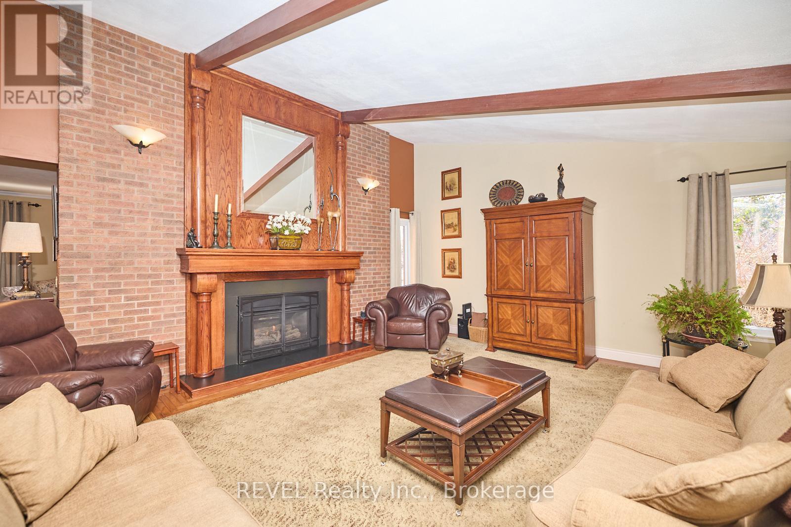 1121 Pettit Road, Fort Erie (Crescent Park), Ontario  L2A 5A2 - Photo 10 - X12195211