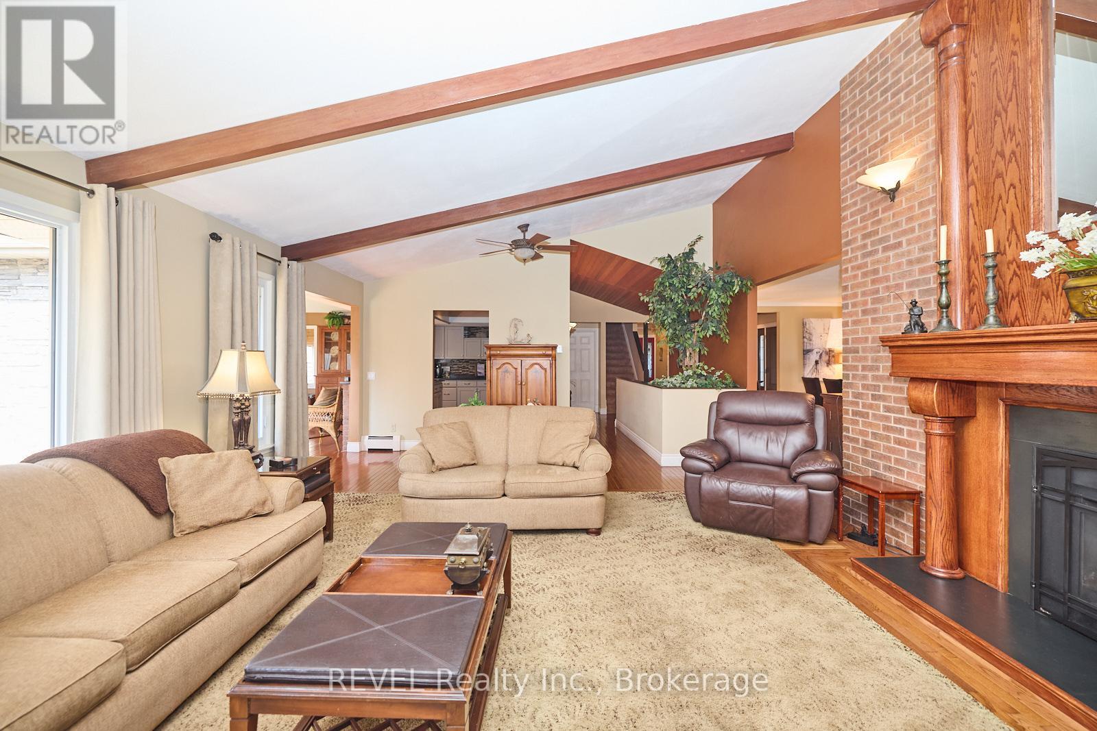1121 Pettit Road, Fort Erie (Crescent Park), Ontario  L2A 5A2 - Photo 11 - X12195211