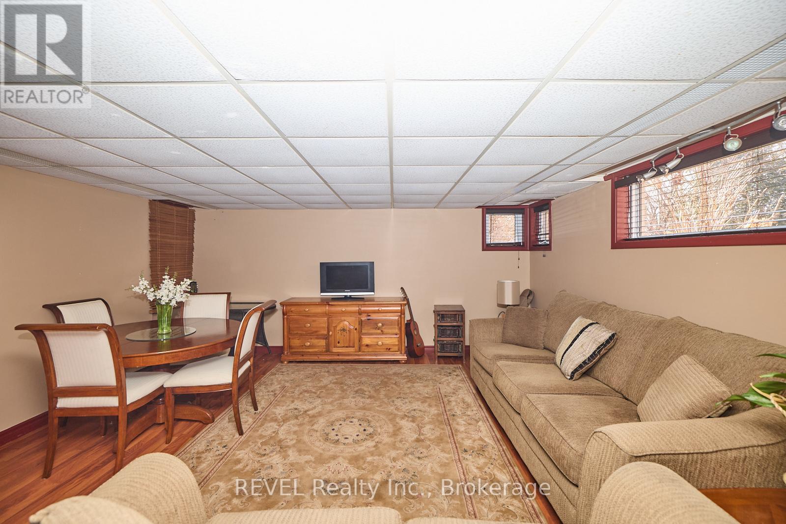 1121 Pettit Road, Fort Erie (Crescent Park), Ontario  L2A 5A2 - Photo 29 - X12195211