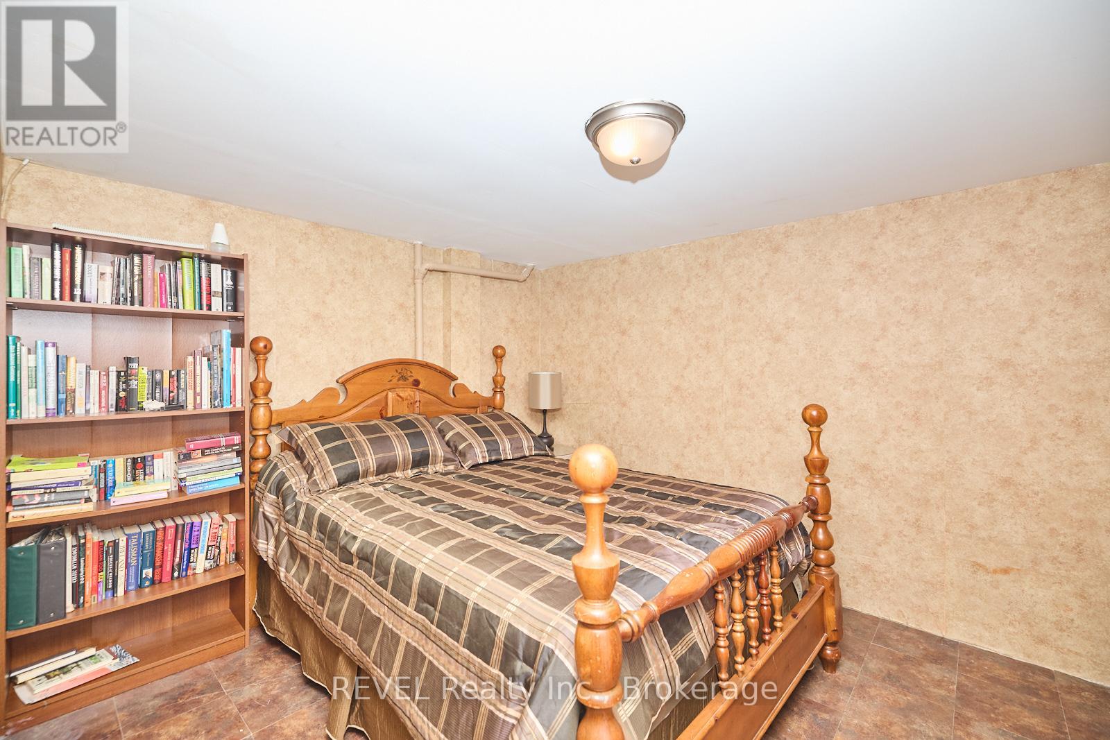 1121 Pettit Road, Fort Erie (Crescent Park), Ontario  L2A 5A2 - Photo 30 - X12195211