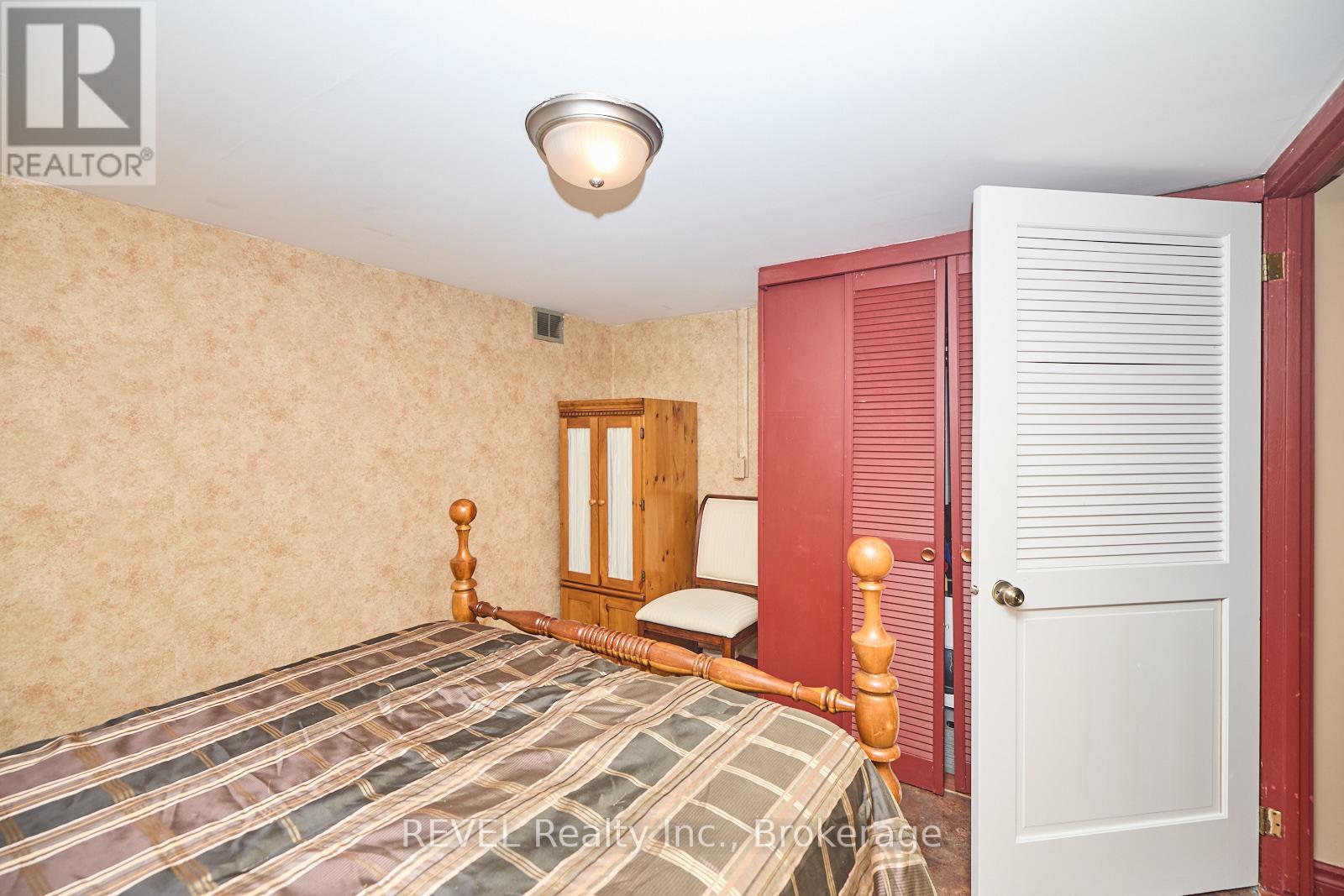 1121 Pettit Road, Fort Erie (Crescent Park), Ontario  L2A 5A2 - Photo 31 - X12195211