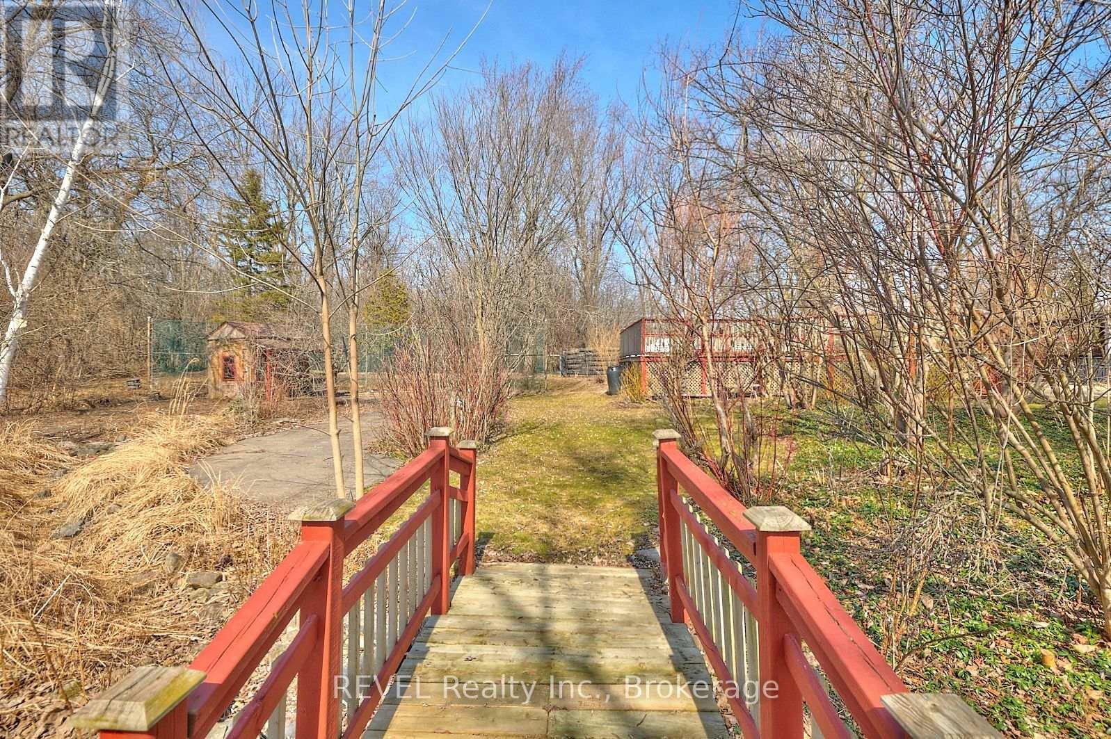 1121 Pettit Road, Fort Erie (Crescent Park), Ontario  L2A 5A2 - Photo 39 - X12195211