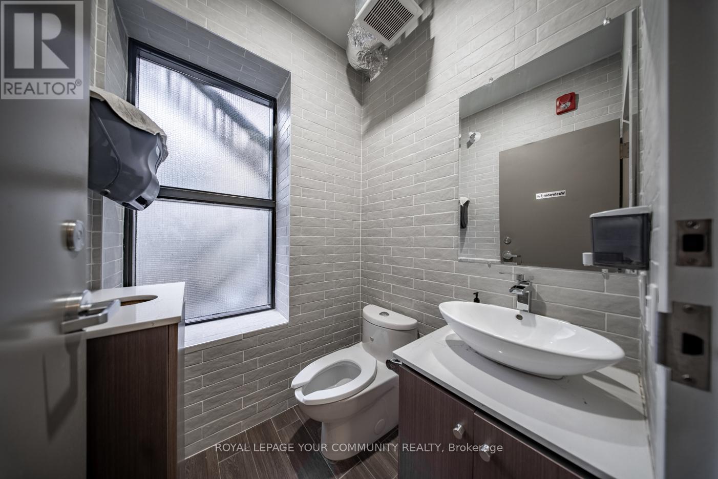 31 Elm Street, Toronto (Bay Street Corridor), Ontario  M5G 1H1 - Photo 27 - C12194927