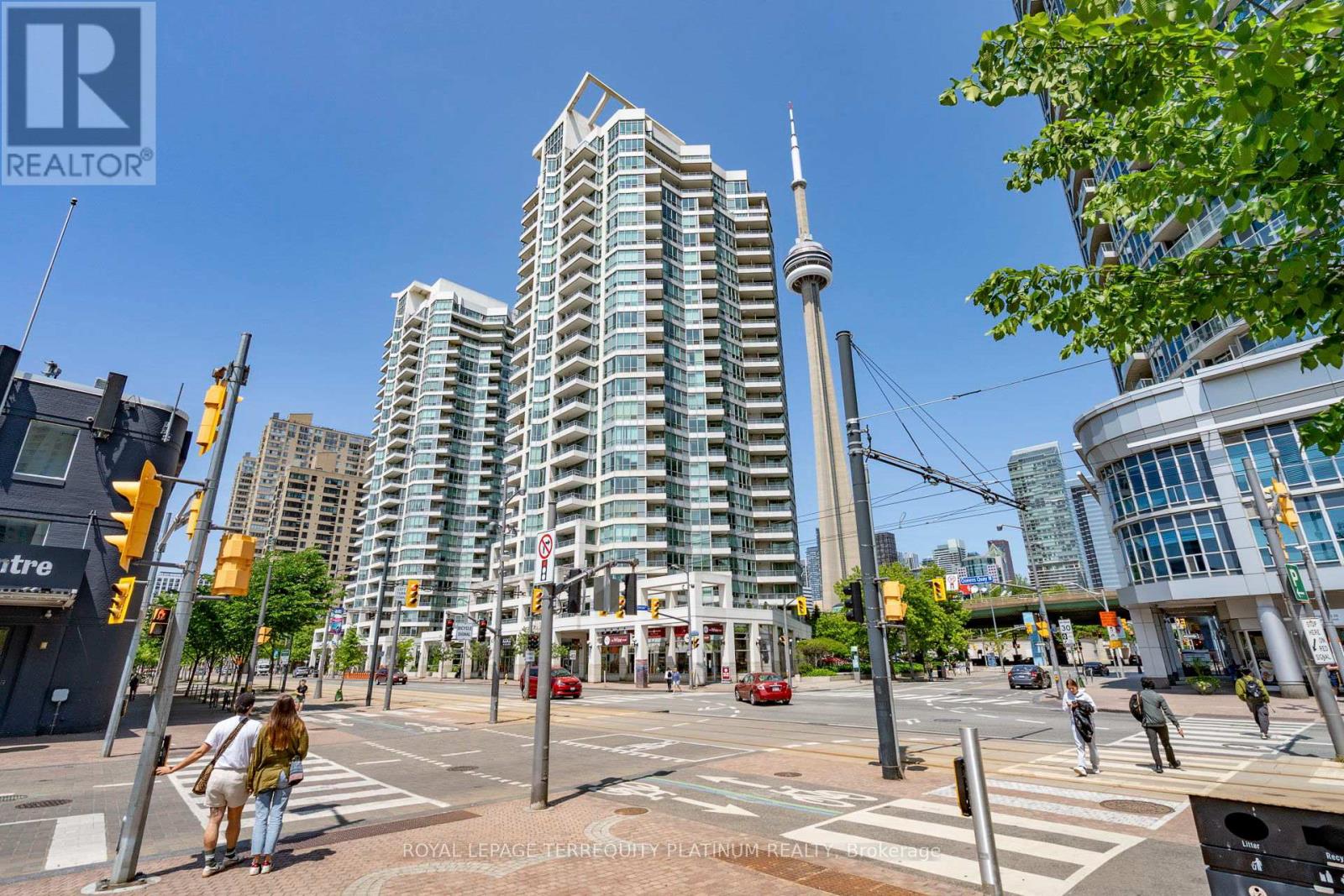 702 - 228 Queens Quay W, Toronto (Waterfront Communities), Ontario  M5J 2X1 - Photo 1 - C12194931