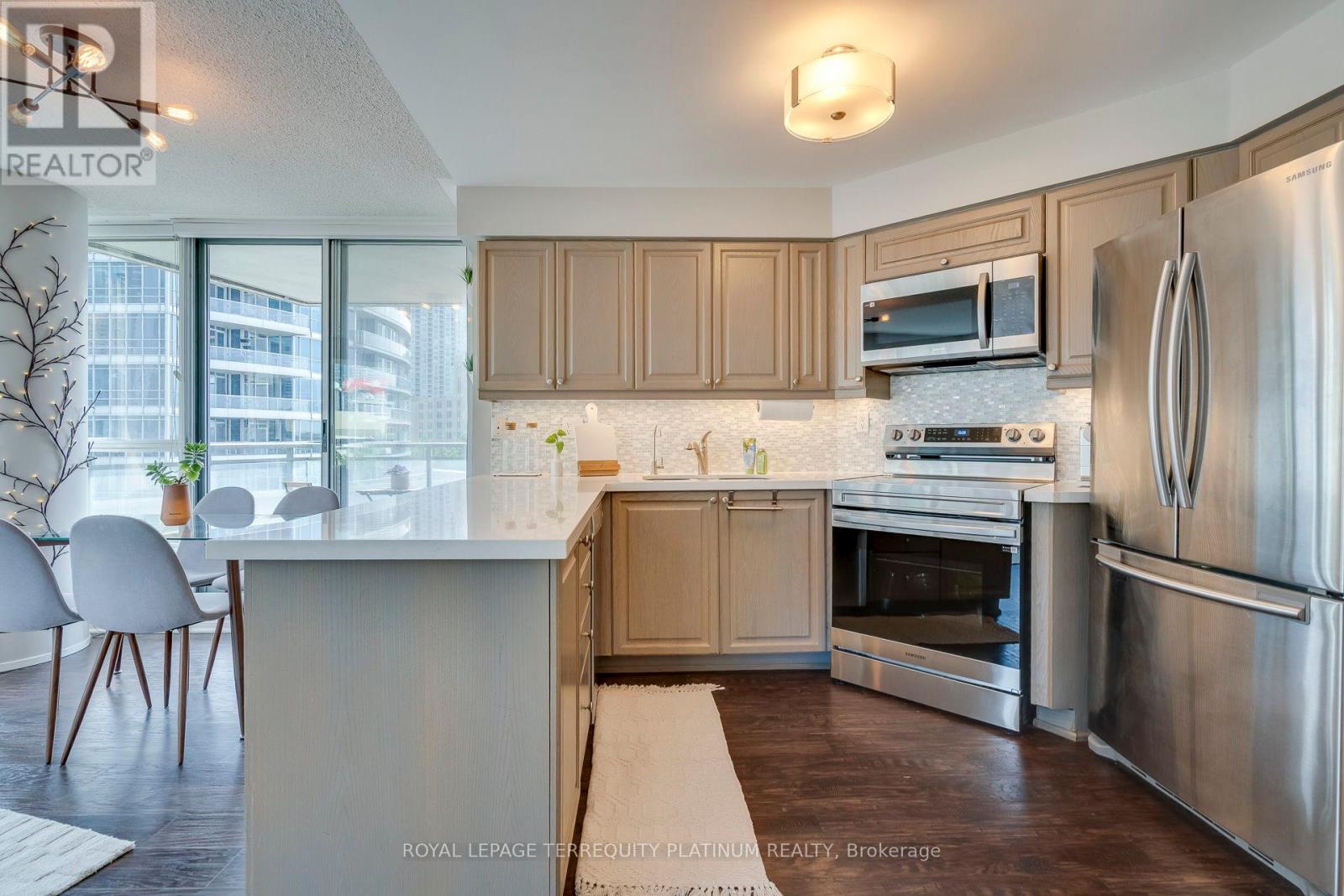 702 - 228 Queens Quay W, Toronto (Waterfront Communities), Ontario  M5J 2X1 - Photo 12 - C12194931