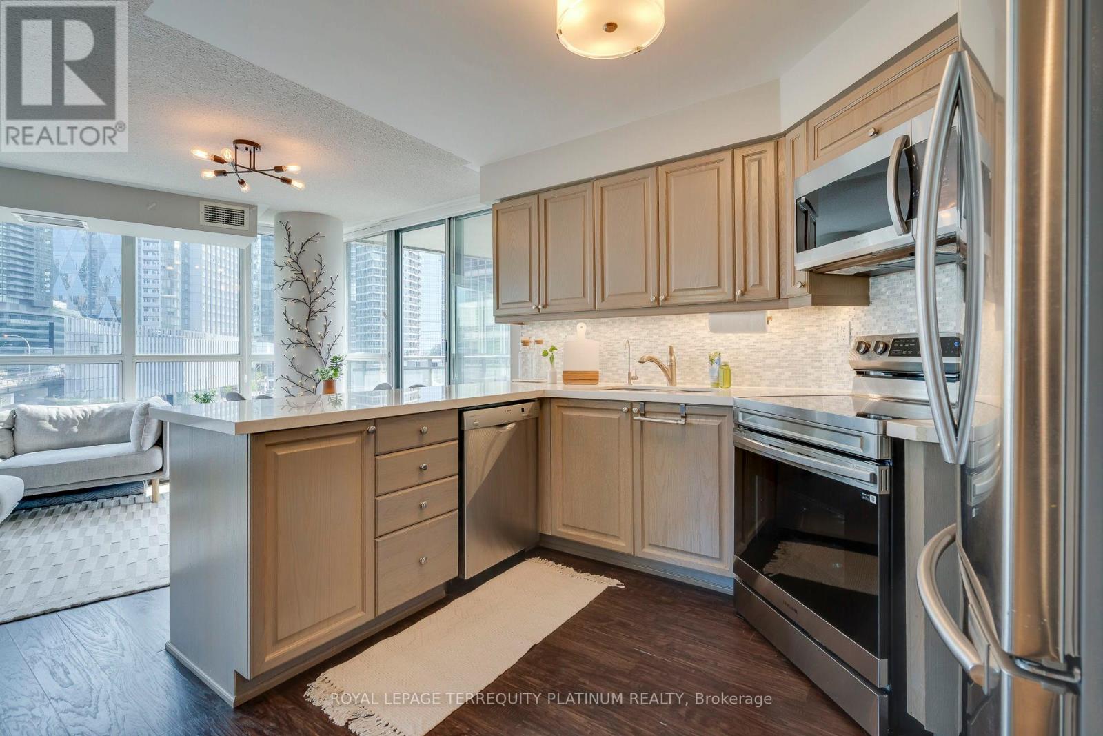 702 - 228 Queens Quay W, Toronto (Waterfront Communities), Ontario  M5J 2X1 - Photo 13 - C12194931