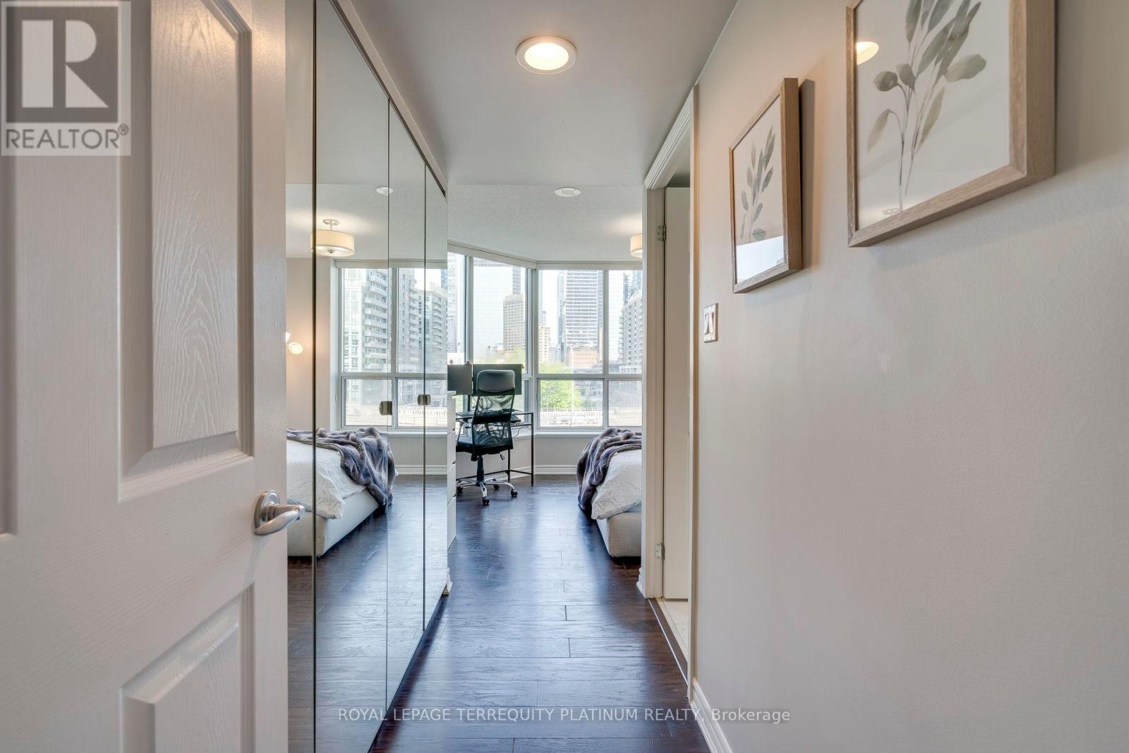 702 - 228 Queens Quay W, Toronto (Waterfront Communities), Ontario  M5J 2X1 - Photo 14 - C12194931