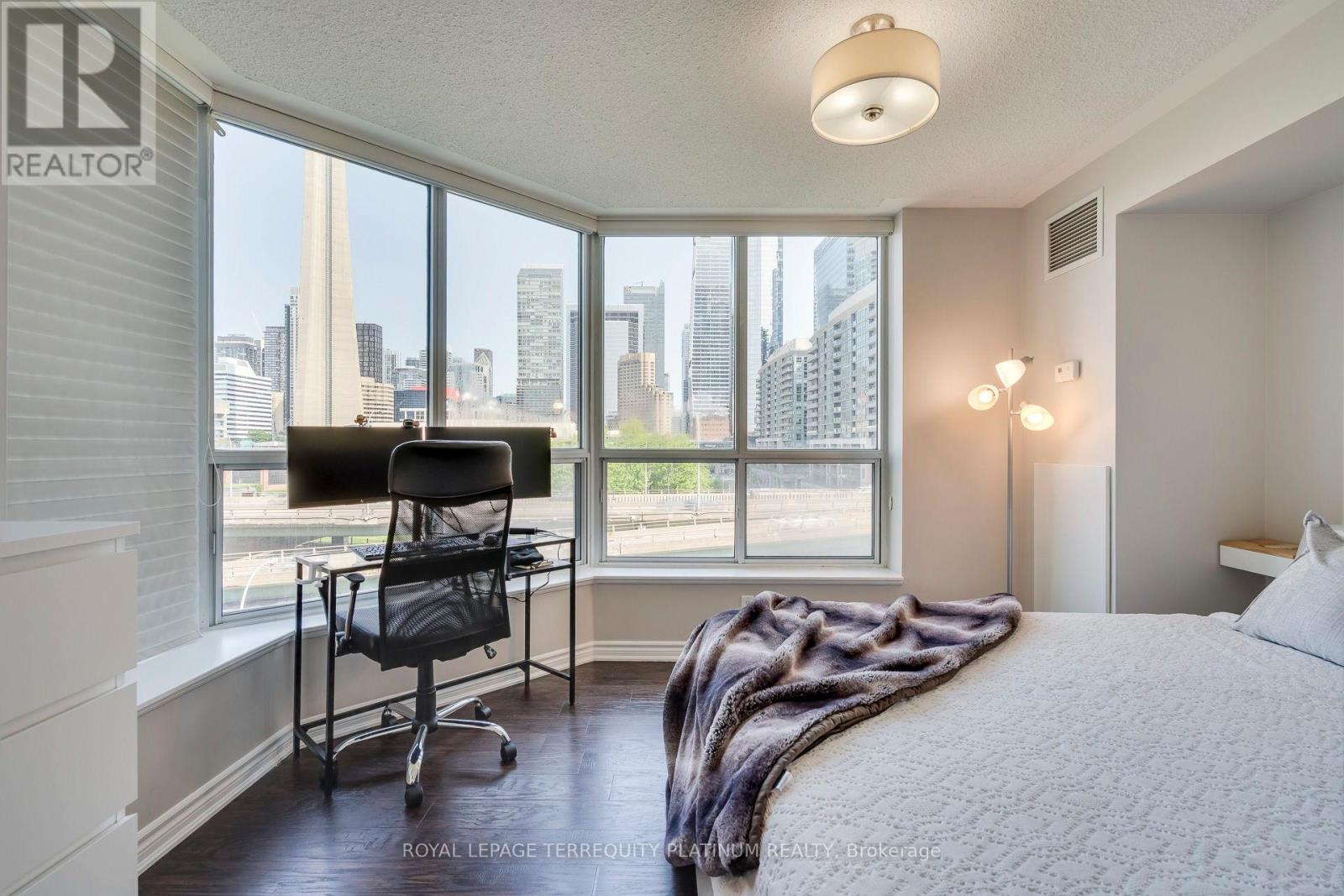 702 - 228 Queens Quay W, Toronto (Waterfront Communities), Ontario  M5J 2X1 - Photo 15 - C12194931